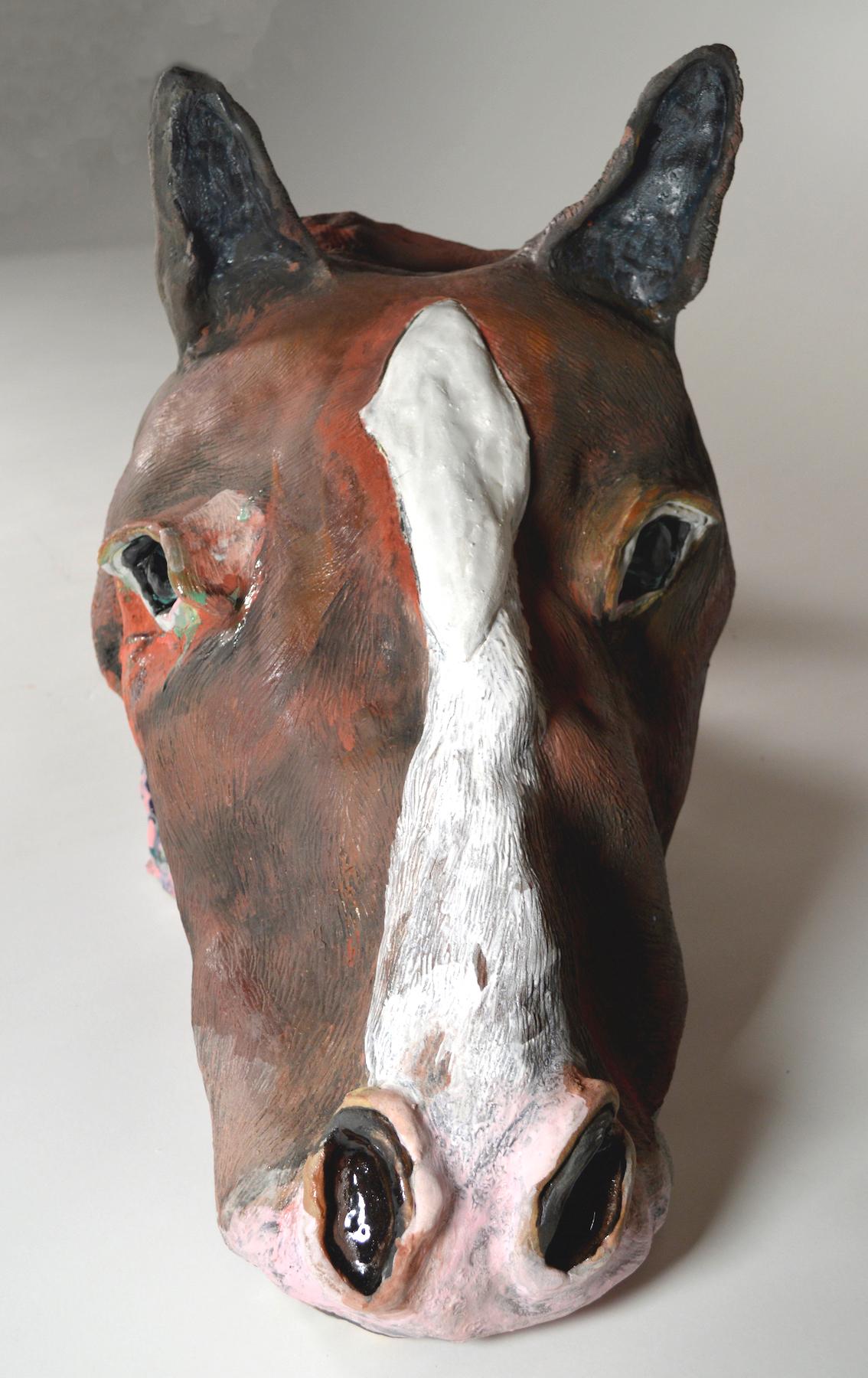 Un nido curioso - Figurative Sculpture Gris de Jenny Day
