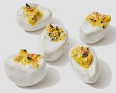 "Huevos endiablados" -- Escultura de Jenny Day