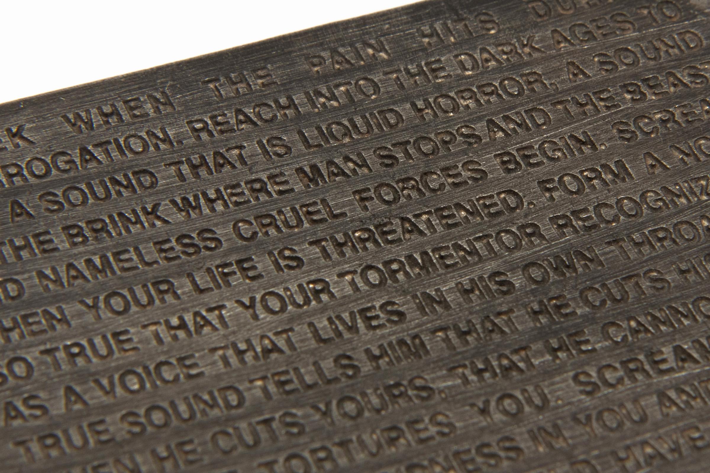 Jenny Holzer, Saggi infiammatori: Grida quando il dolore colpisce... in vendita 2