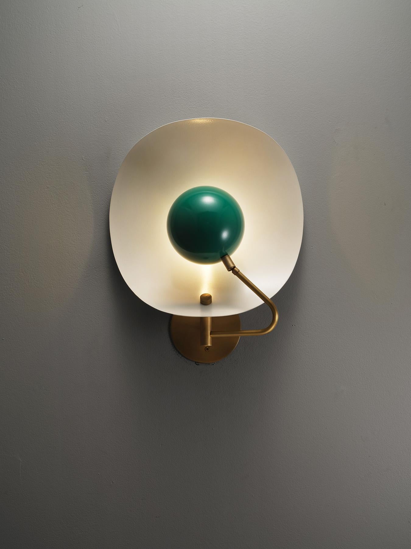 Voici Jenny, le dernier luminaire d'inspiration vintage de Blueprint Lighting. 

Nommée en l'honneur de Jenny Mollen, auteur de best-sellers pour le NYT, actrice, passionnée de design, mère de deux enfants et épouse de l'acteur Jason Biggs. Kelly