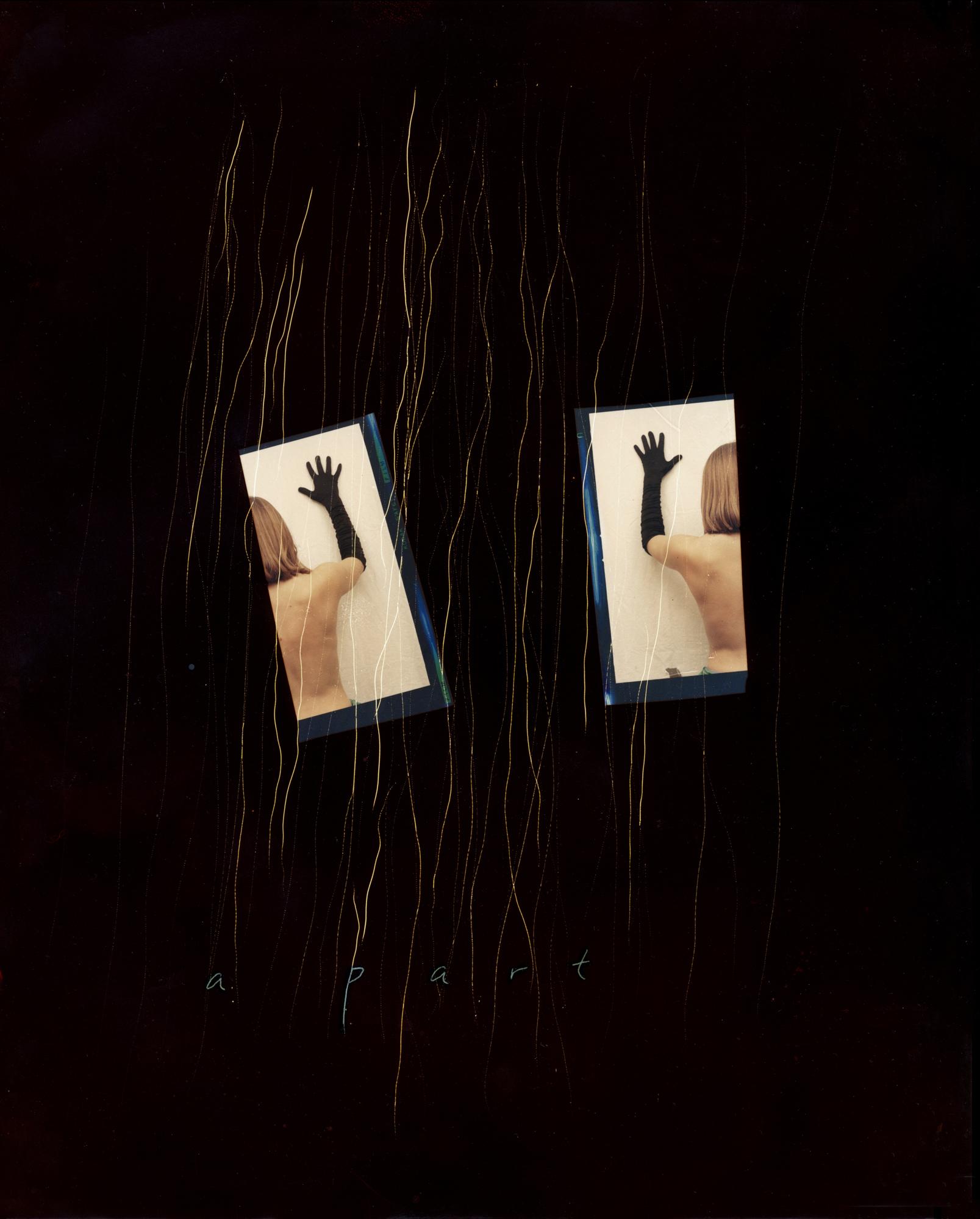 Jenny Lynn Nude Photograph – Ein Teil: Abstrakte Fotografie mit Akten und Text auf Schwarz aus handgeätztem Fotogramm