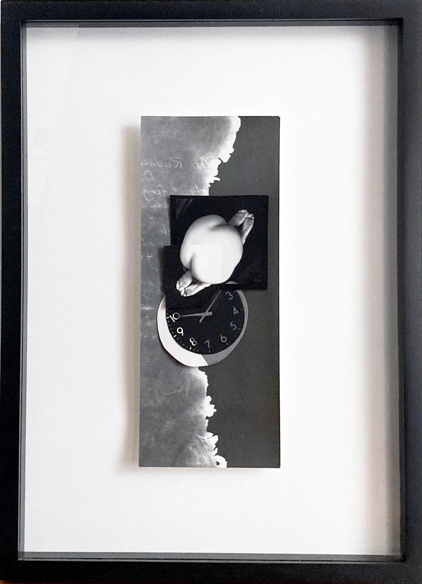 Doubleend: gerahmte abstrakte Schwarz-Weiß-Fotocollage mit Akt, Uhr, Wolken (Surrealismus), Photograph, von Jenny Lynn
