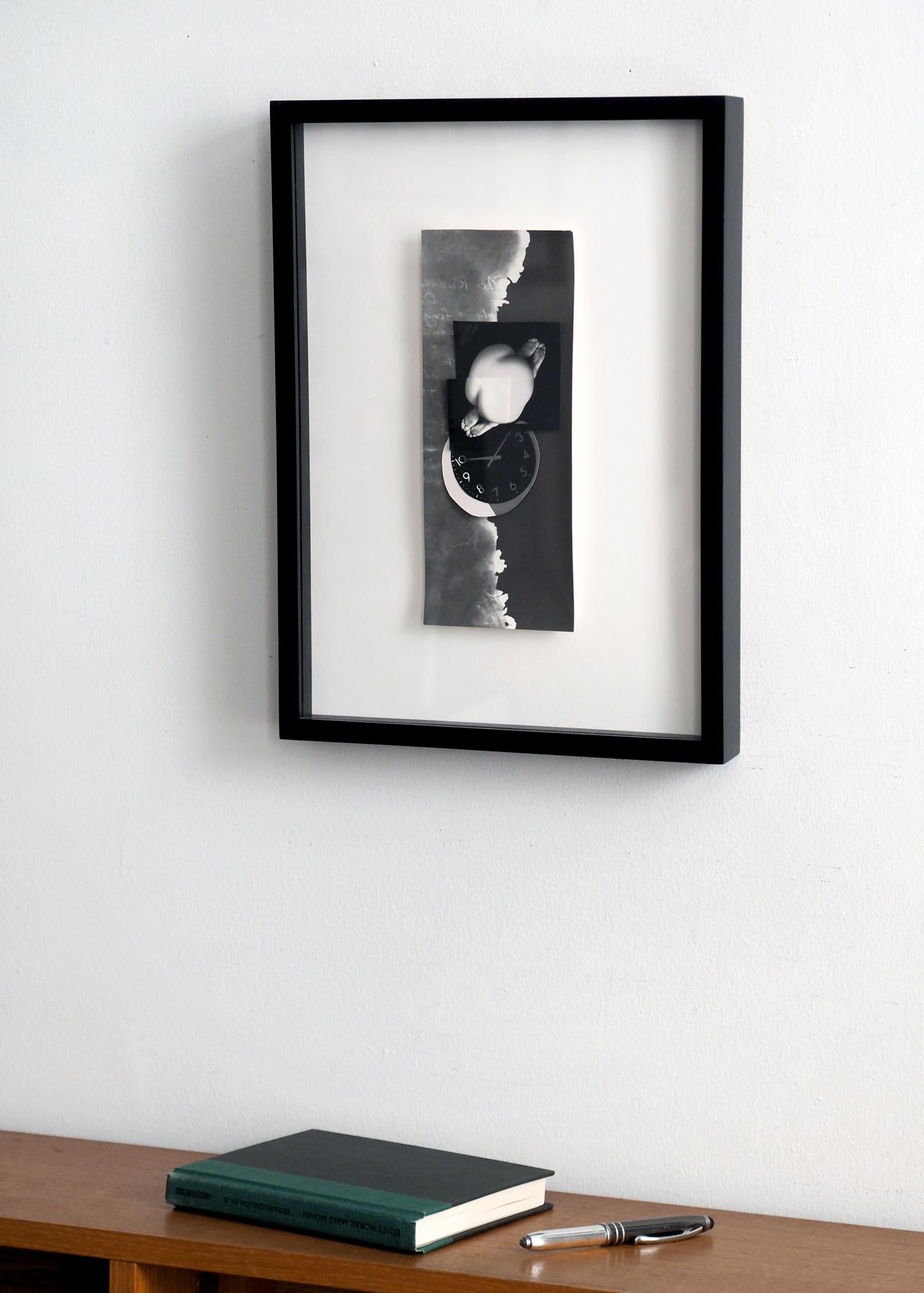 Doubleend: gerahmte abstrakte Schwarz-Weiß-Fotocollage mit Akt, Uhr, Wolken im Angebot 1