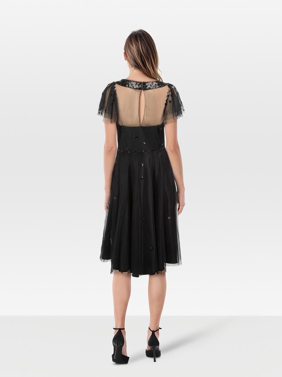 L'ÉTAT est Jamais porté, avec les étiquettes. Aucune usure visible de la robe évidente sur ce nouveau Jenny Packham designer article de revente.
 

 Détails
 

 

 Noir
 

 Polyester
 

 Robe
 

 Midi
 

 Manches courtes
 

 V.I.I.
 

 Détail