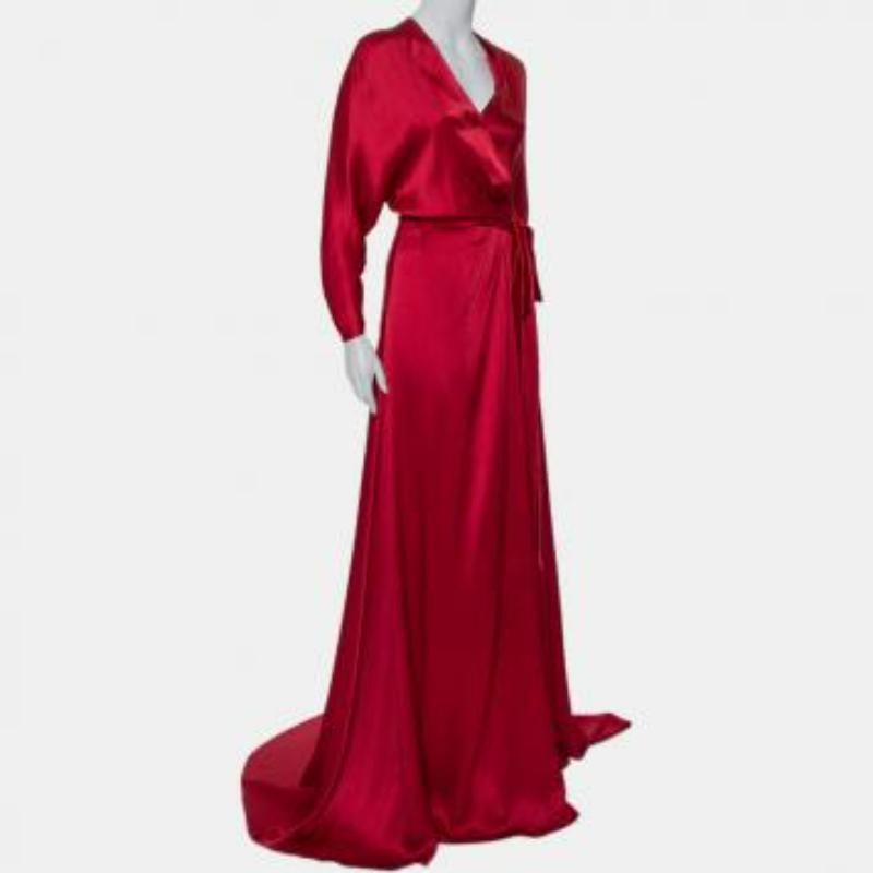 Create the most stunning red carpet looks wearing this gorgeous Jenny Packham evening gown that is fit for a diva. Constructed in burgundy satin fabric, this gown features a wrap silhouette with a tie-up at the front, a plunging neckline, and trail