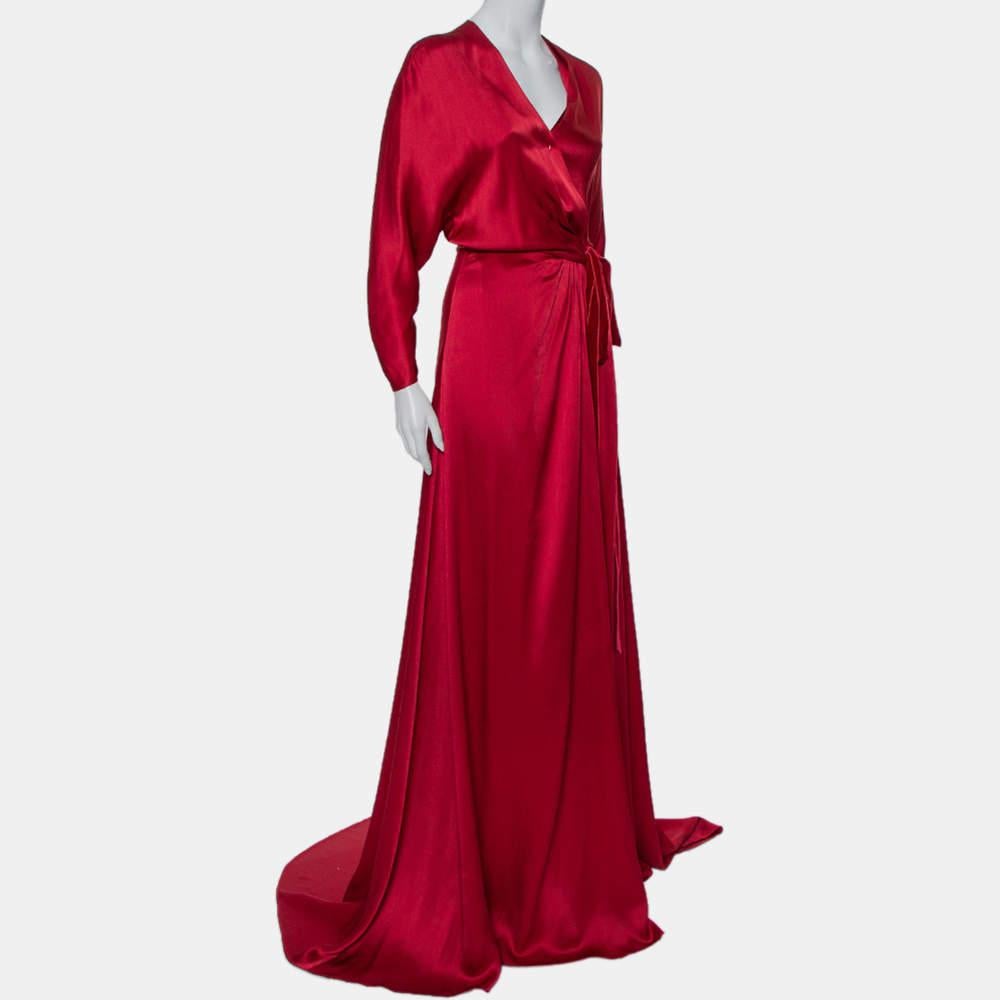 Wickelkleid aus burgunderrotem Satin mit Trail-Details von Packham, M (Rot) im Angebot