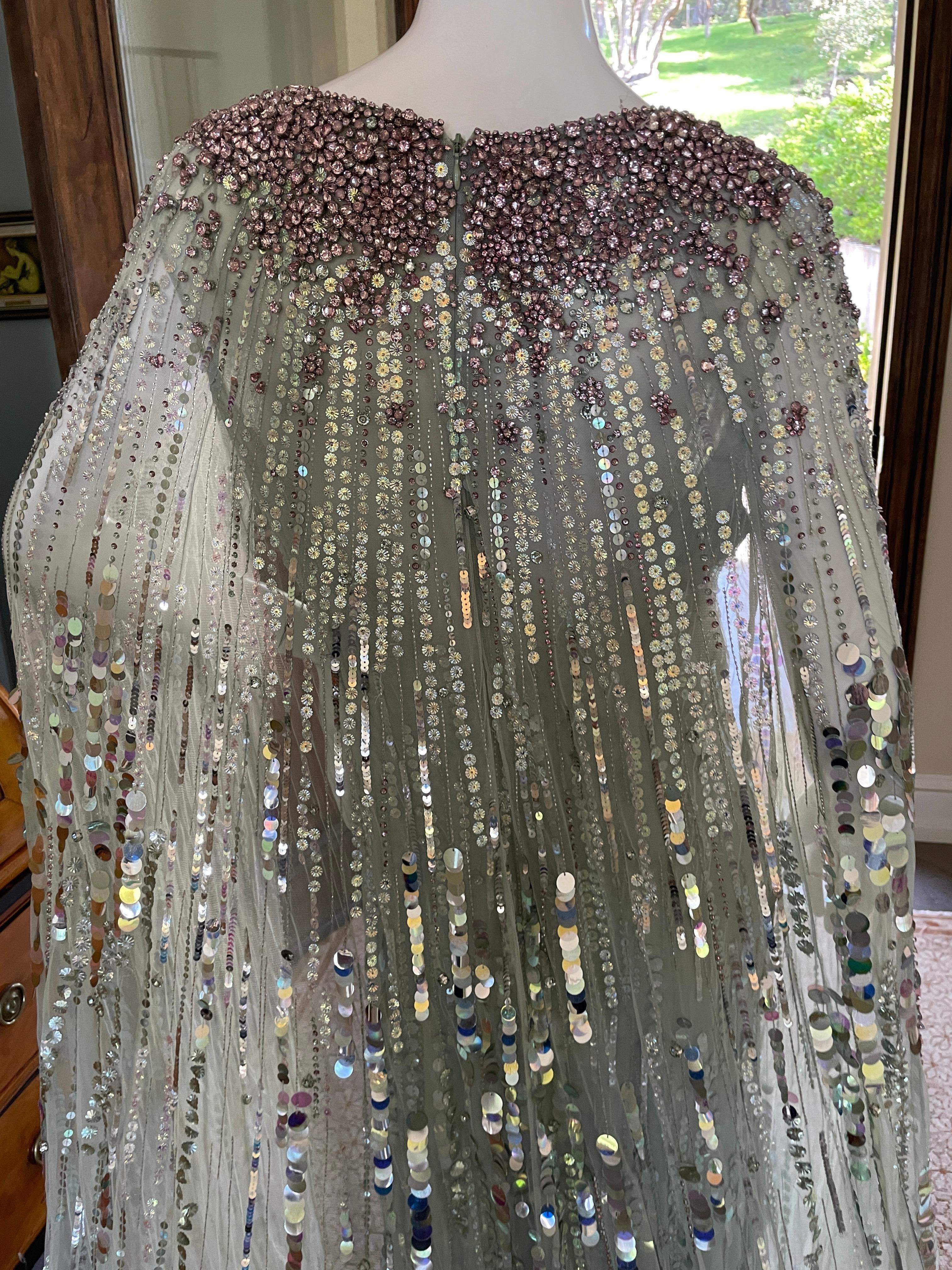 Jenny Packham Verschönertes „Elizabeth“ Umhang-Abendkleid, aktuelle Saison $5449 14 im Angebot 4