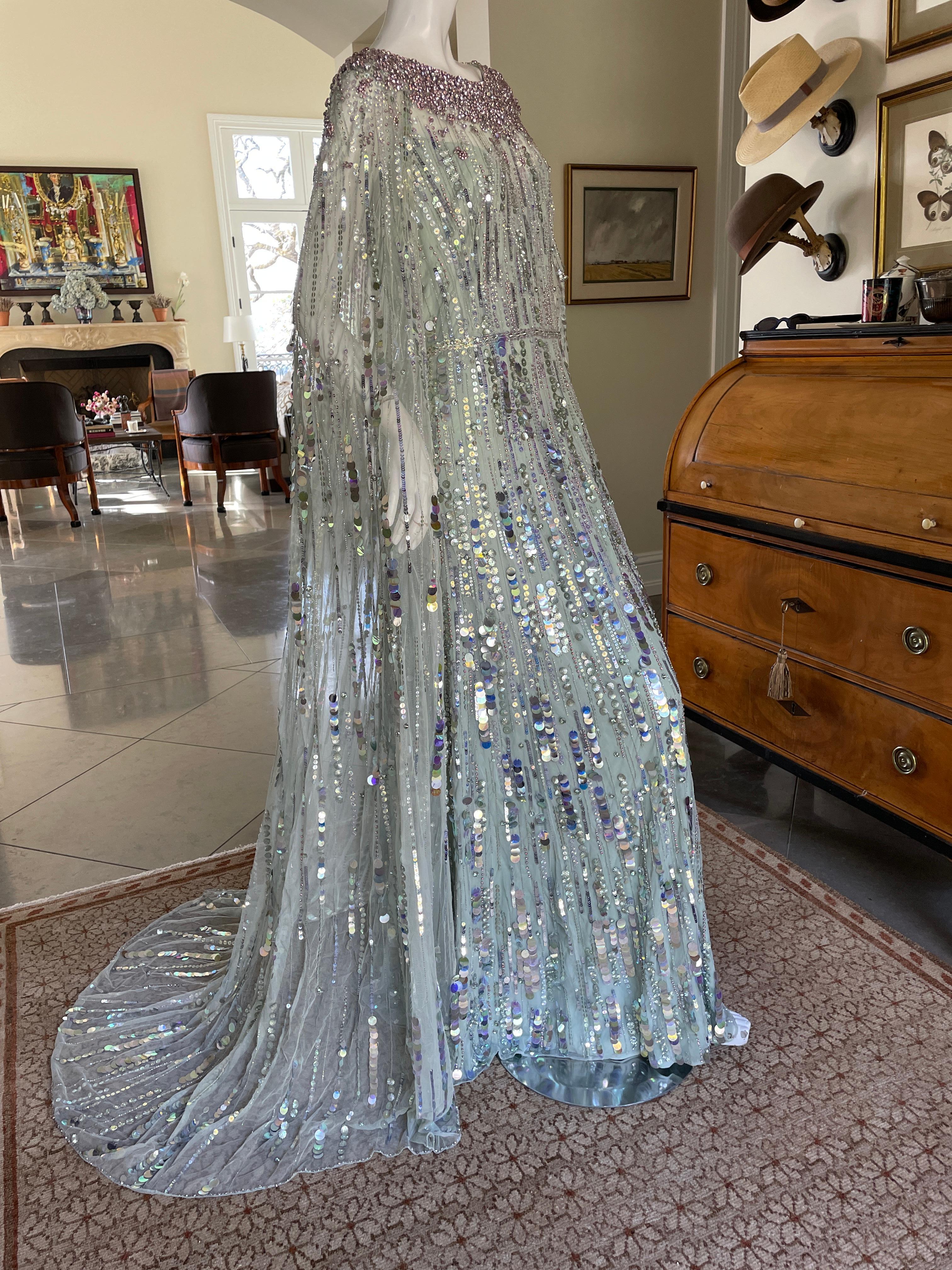 Jenny Packham Verschönertes „Elizabeth“ Umhang-Abendkleid, aktuelle Saison $5449 14 Damen im Angebot