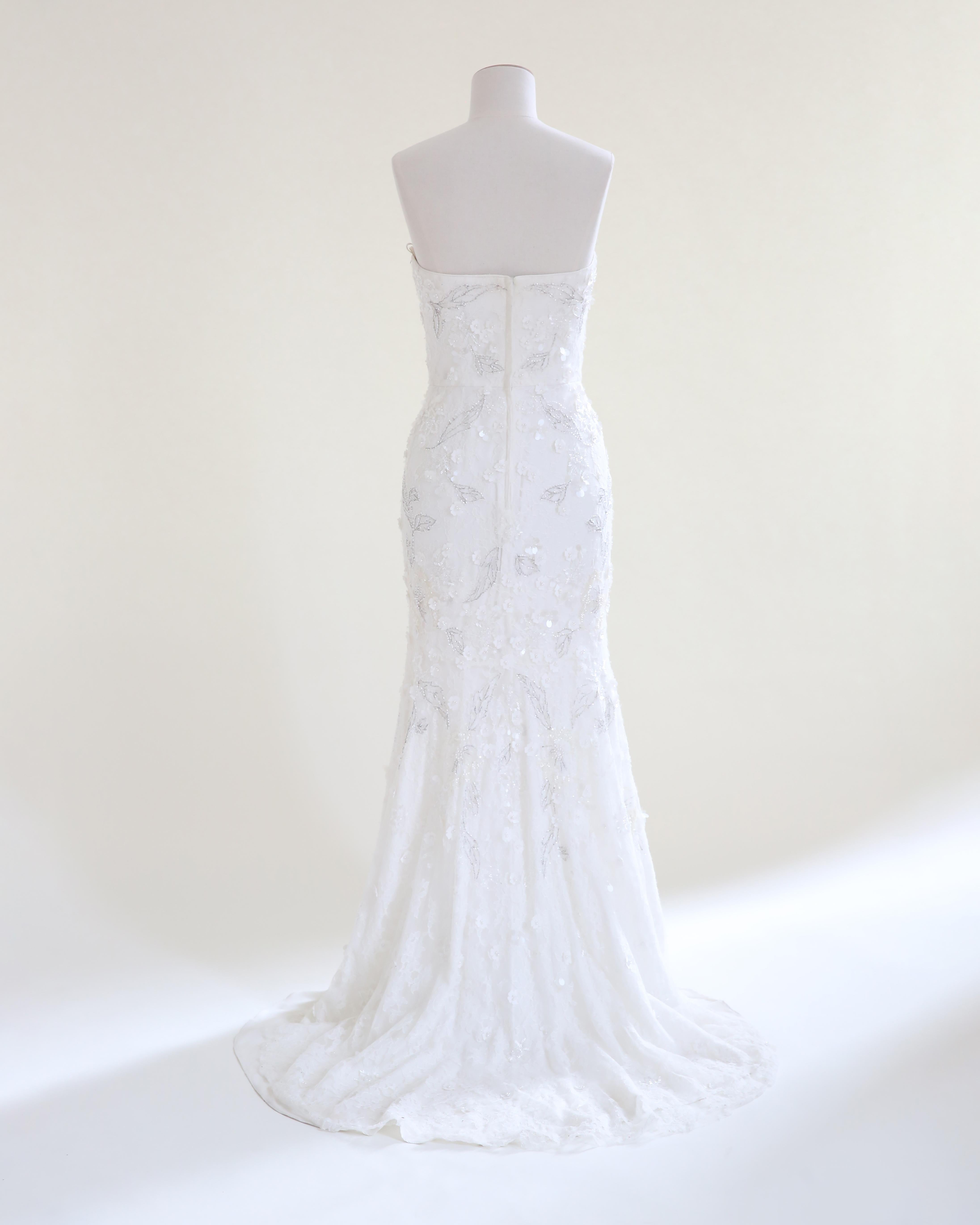 Jenny Packham F/W 16 floral lace pearl beaded strapless tulle wedding gown dress For Sale 5