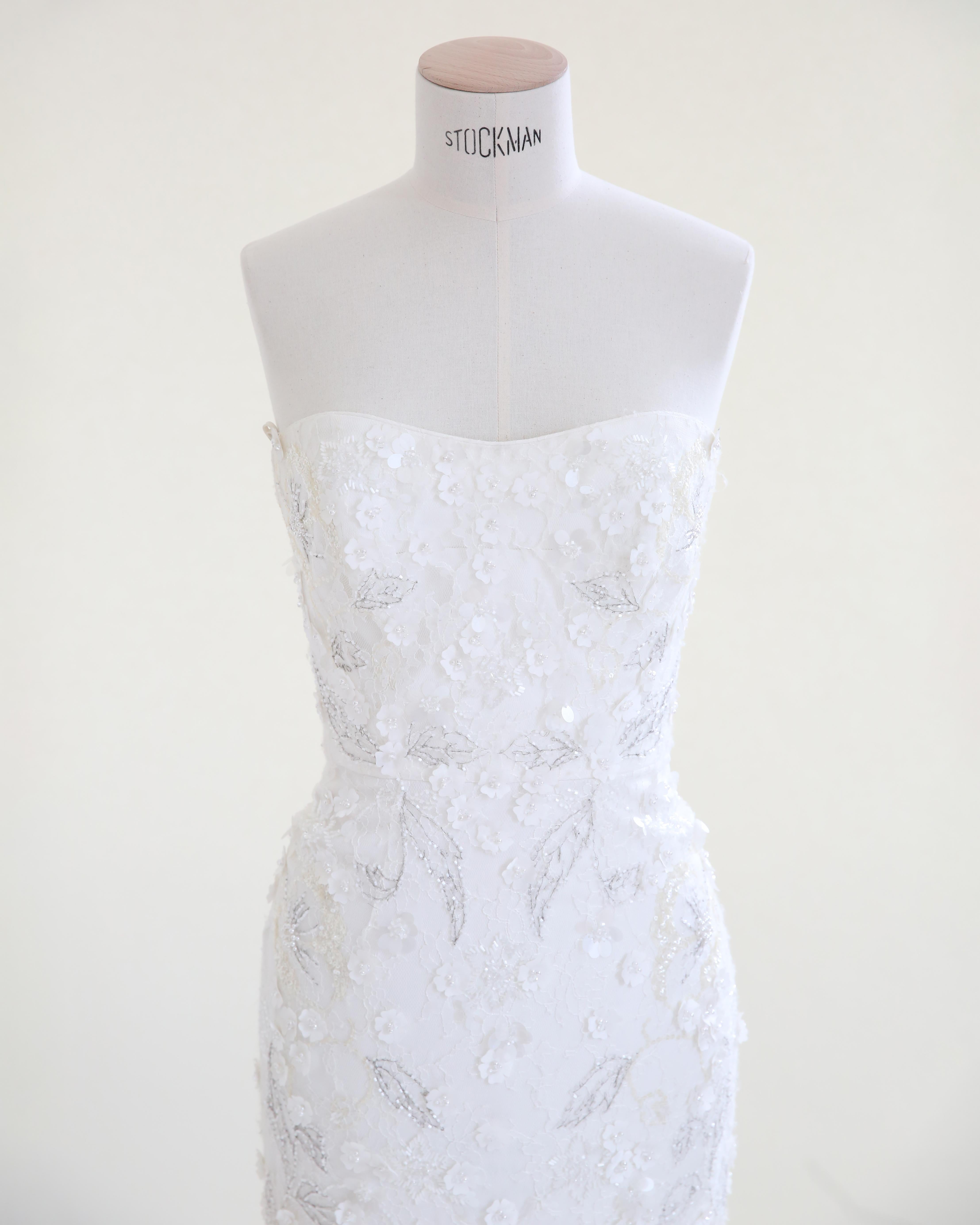 Jenny Packham F/W 16 floral lace pearl beaded strapless tulle wedding gown dress For Sale 6