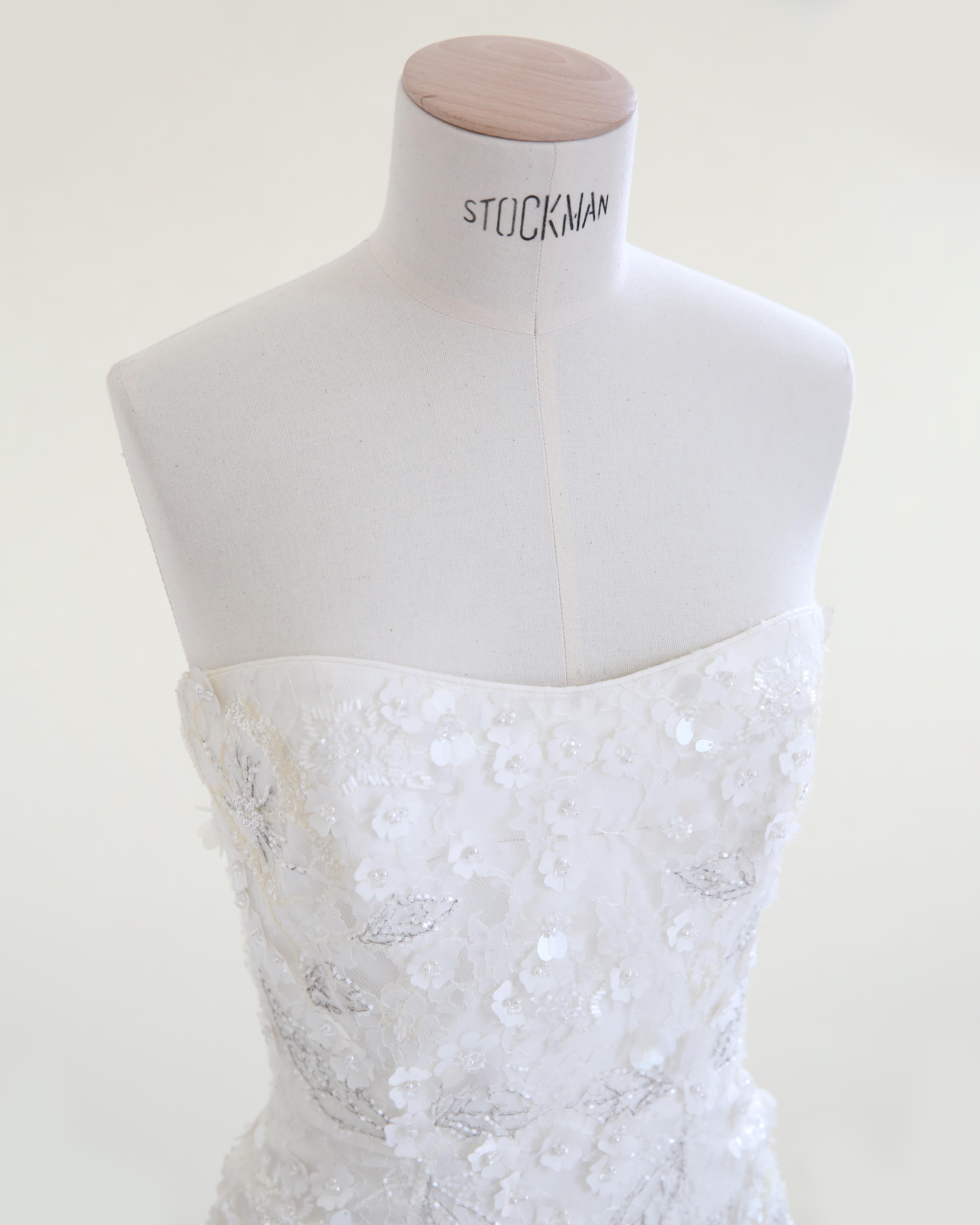 Jenny Packham F/W 16 floral lace pearl beaded strapless tulle wedding gown dress For Sale 7