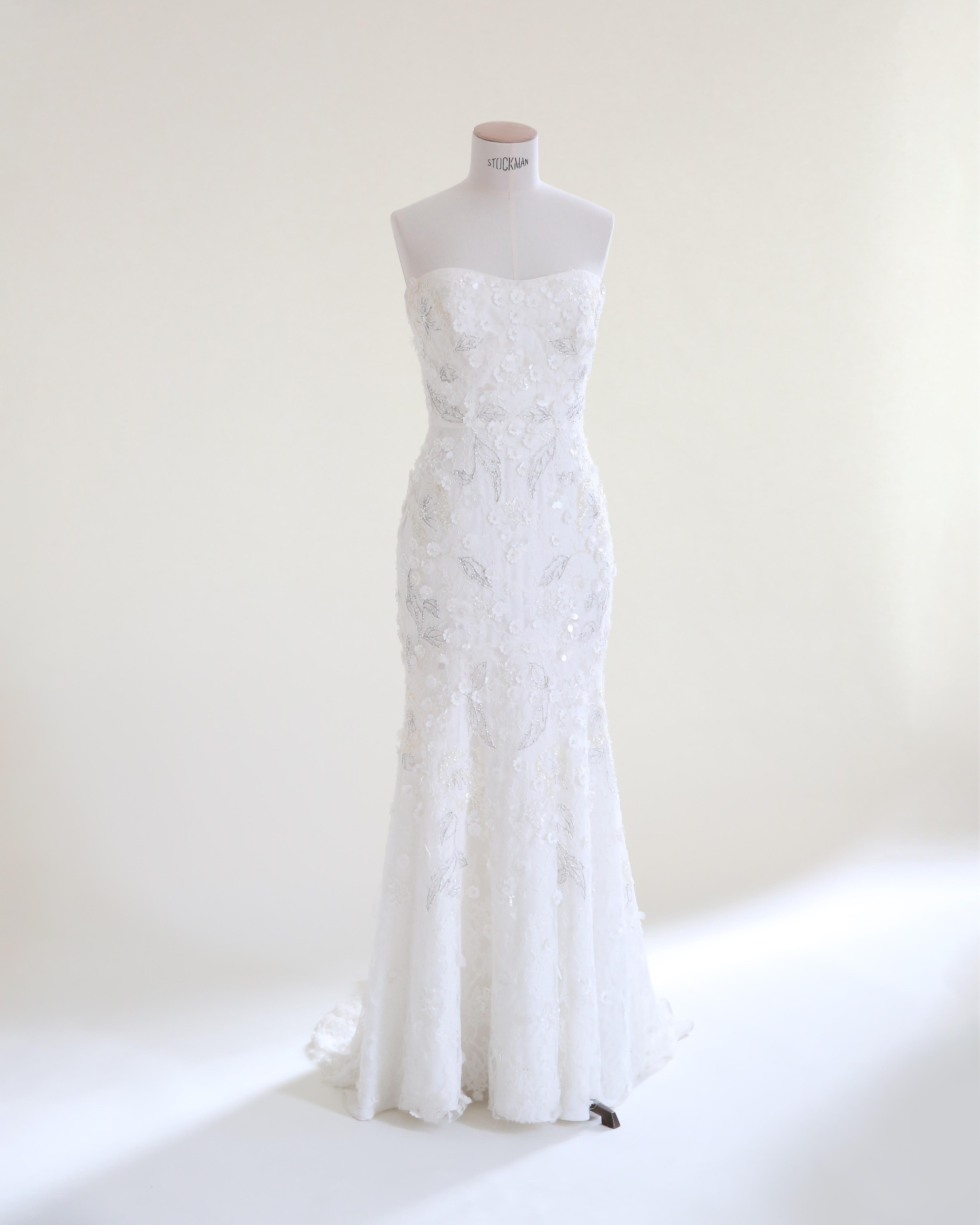 Women's Jenny Packham F/W 16 floral lace pearl beaded strapless tulle wedding gown dress For Sale