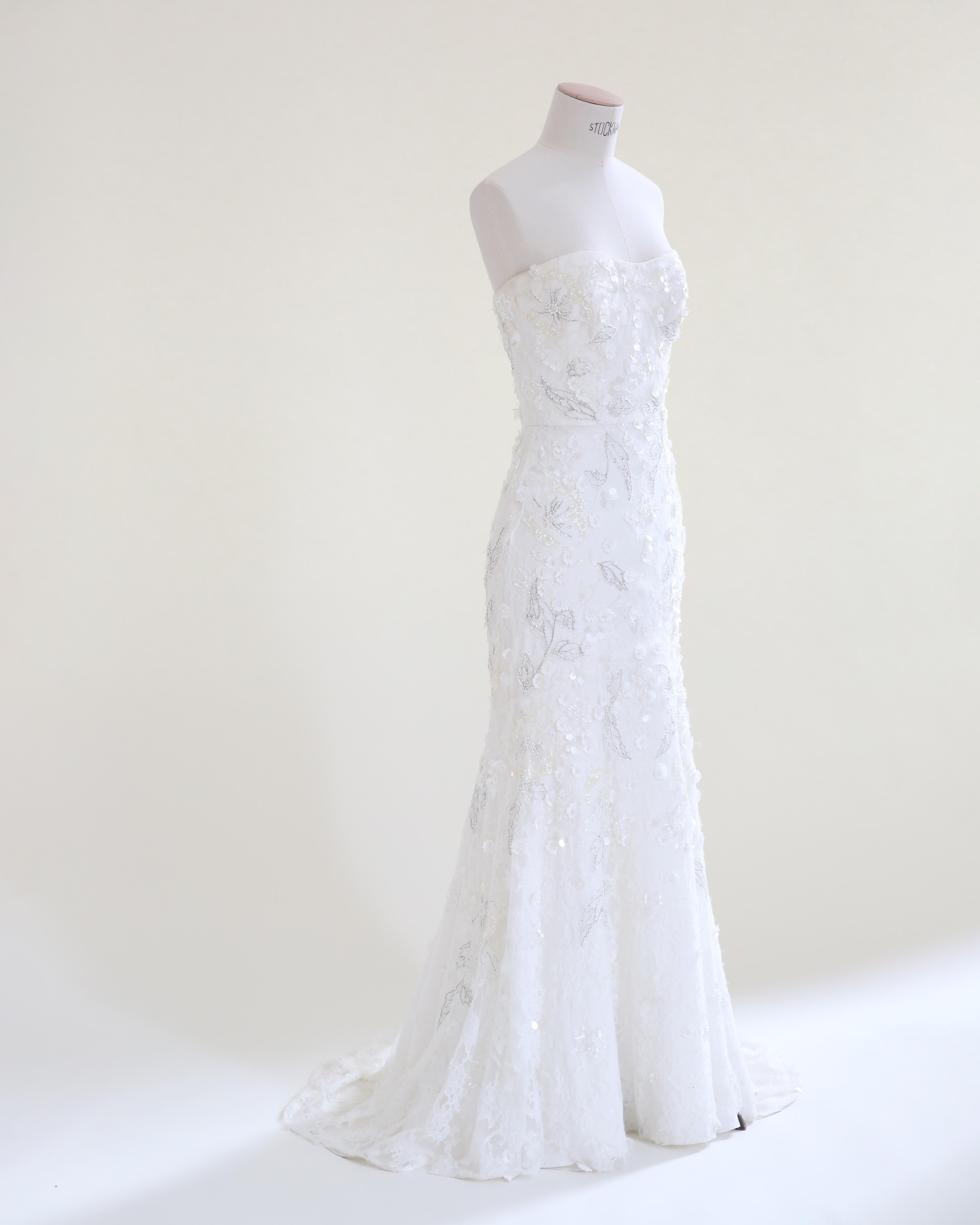 Jenny Packham F/W 16 floral lace pearl beaded strapless tulle wedding gown dress For Sale 1