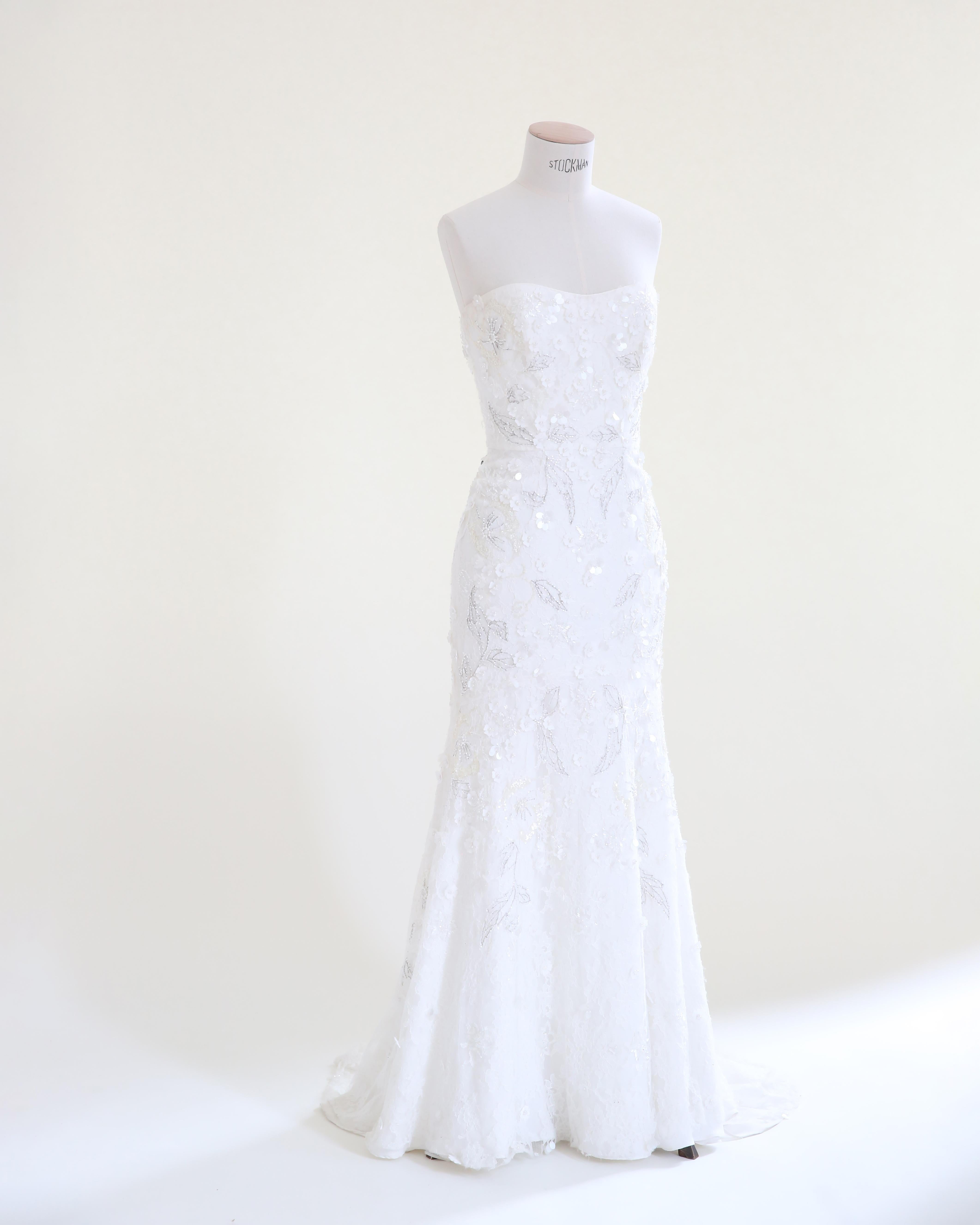 Jenny Packham F/W 16 floral lace pearl beaded strapless tulle wedding gown dress For Sale 2