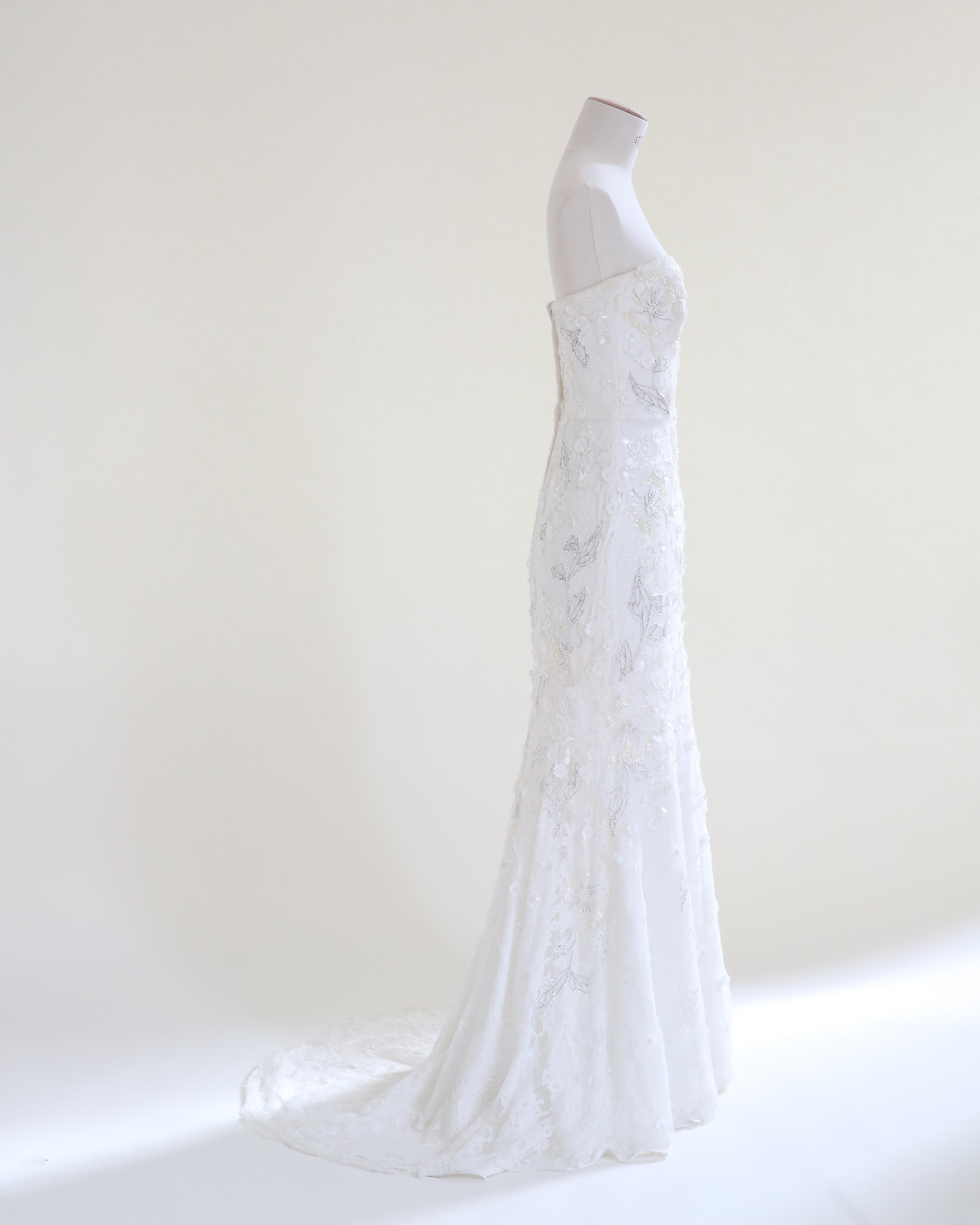 Jenny Packham F/W 16 floral lace pearl beaded strapless tulle wedding gown dress For Sale 3