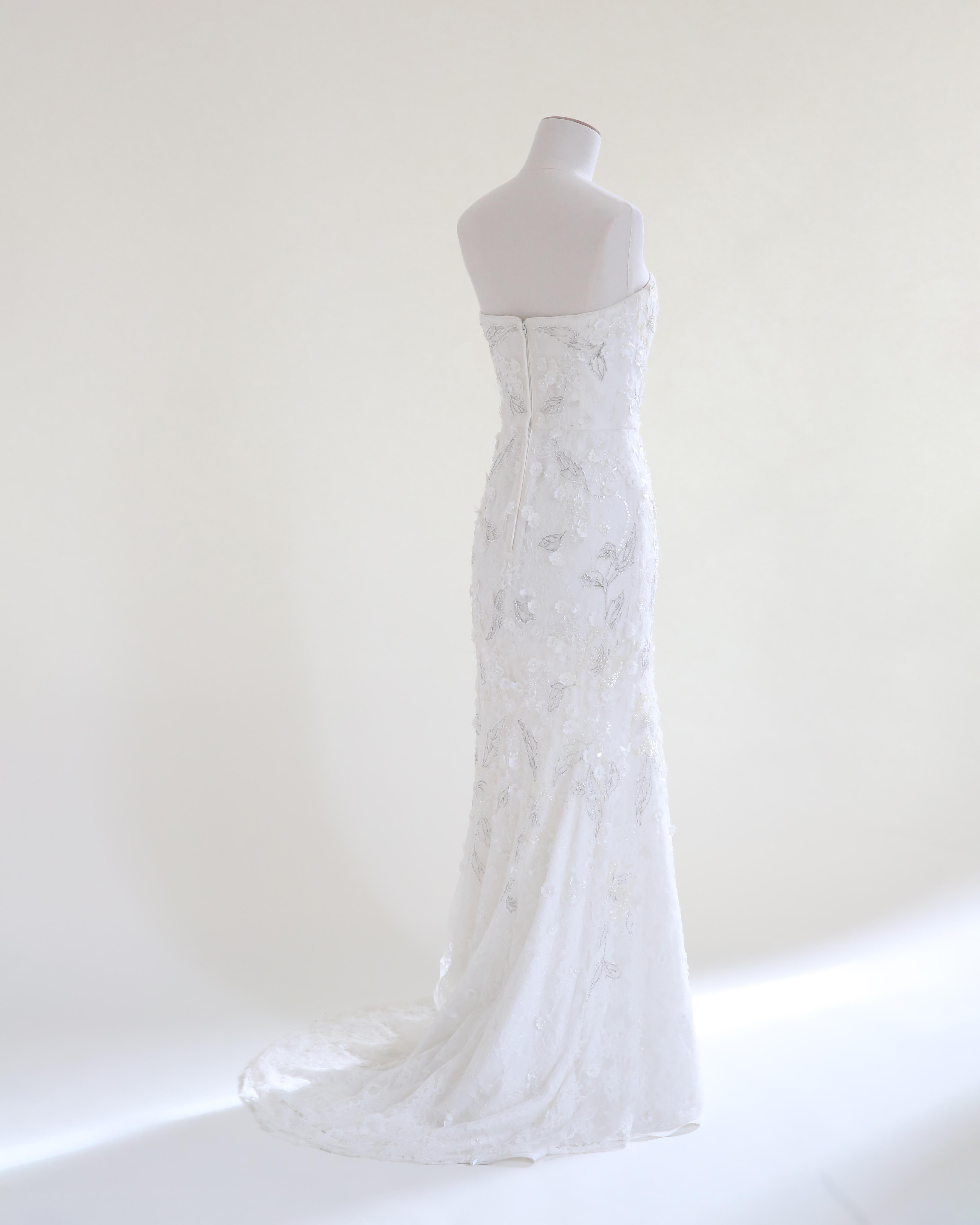 Jenny Packham F/W 16 floral lace pearl beaded strapless tulle wedding gown dress For Sale 4