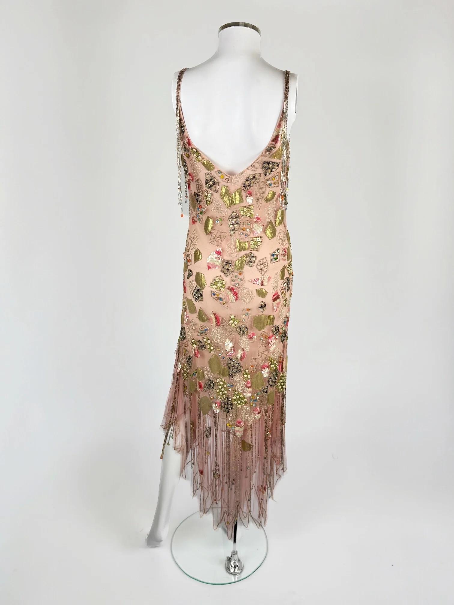 Beige Robe en soie rose brodée et perlée de Jenny Packham, C.C. en vente