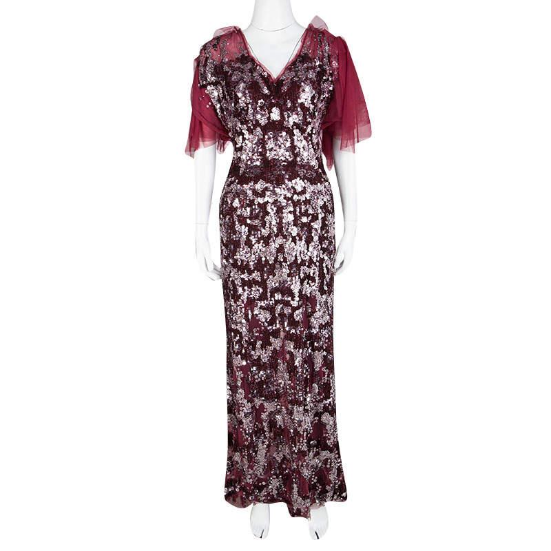 You won't bee able to draw yourself away from the mirror once you put this ravishing Jenny Packham dress on. In a fierce red shade, the dress is covered in sequins and designed with a V neckline and ruffled sleeves. The creation is glamorous and