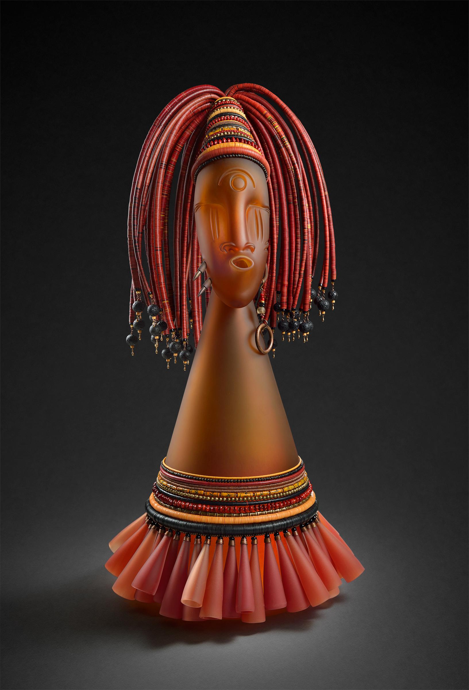 Figurative Sculpture Jenny Pohlman and Sabrina Knowles - "Untitled, Head Cone Series", verre soufflé, sculpté et sablé ; perles