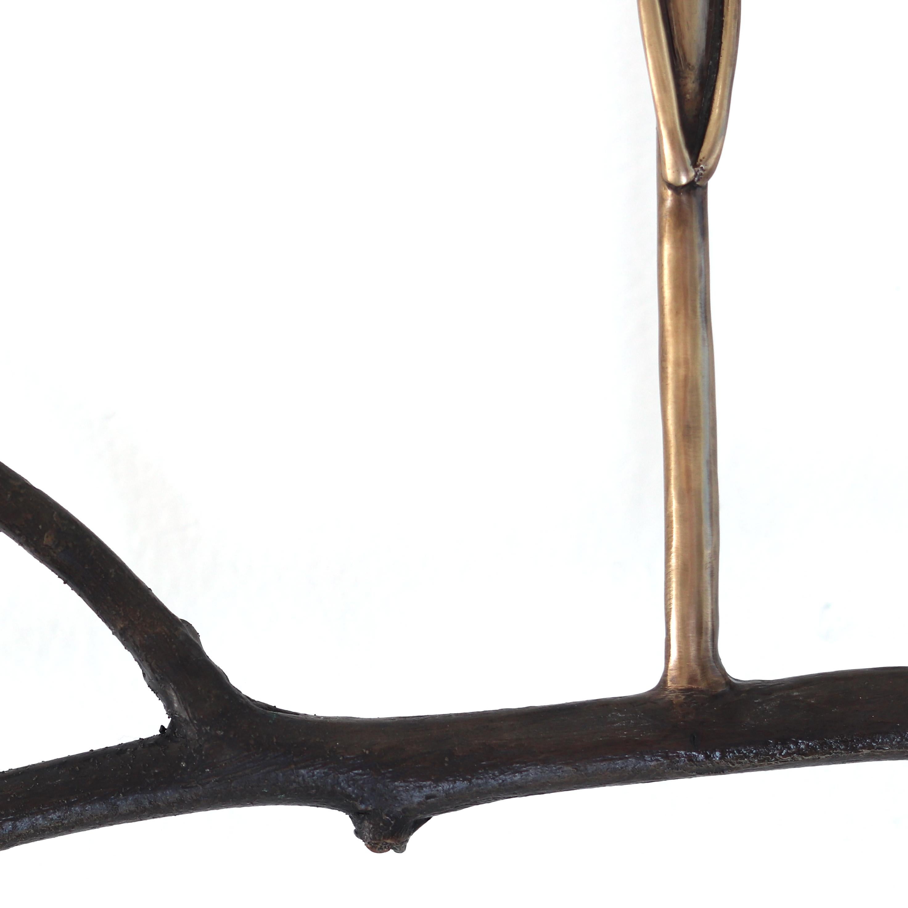 GRAFT EH6 - Abstrakte figurative Wandskulptur - Tree Branch und Bronzefiguren im Angebot 2