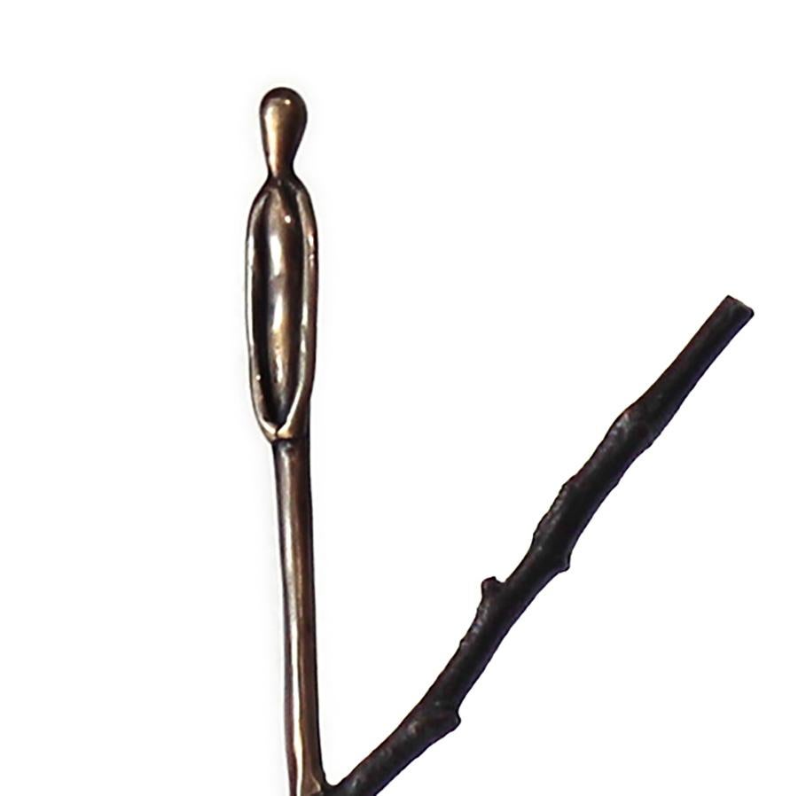 Graft EH8 - Escultura Figurativa Abstracta de Pared - Rama de Árbol y Figuras de Bronce en venta 2
