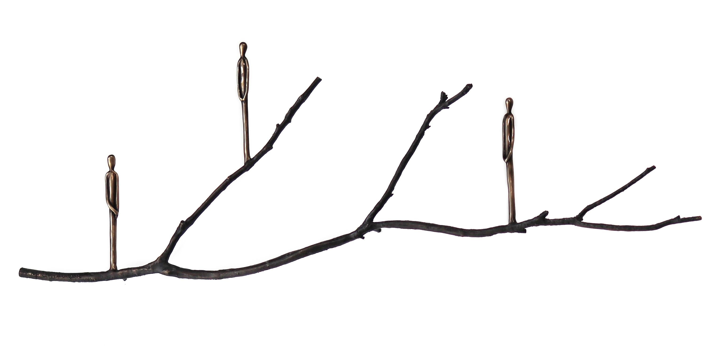 Graft EH8 - Escultura Figurativa Abstracta de Pared - Rama de Árbol y Figuras de Bronce - Mixed Media Art de Jennyfer Stratman