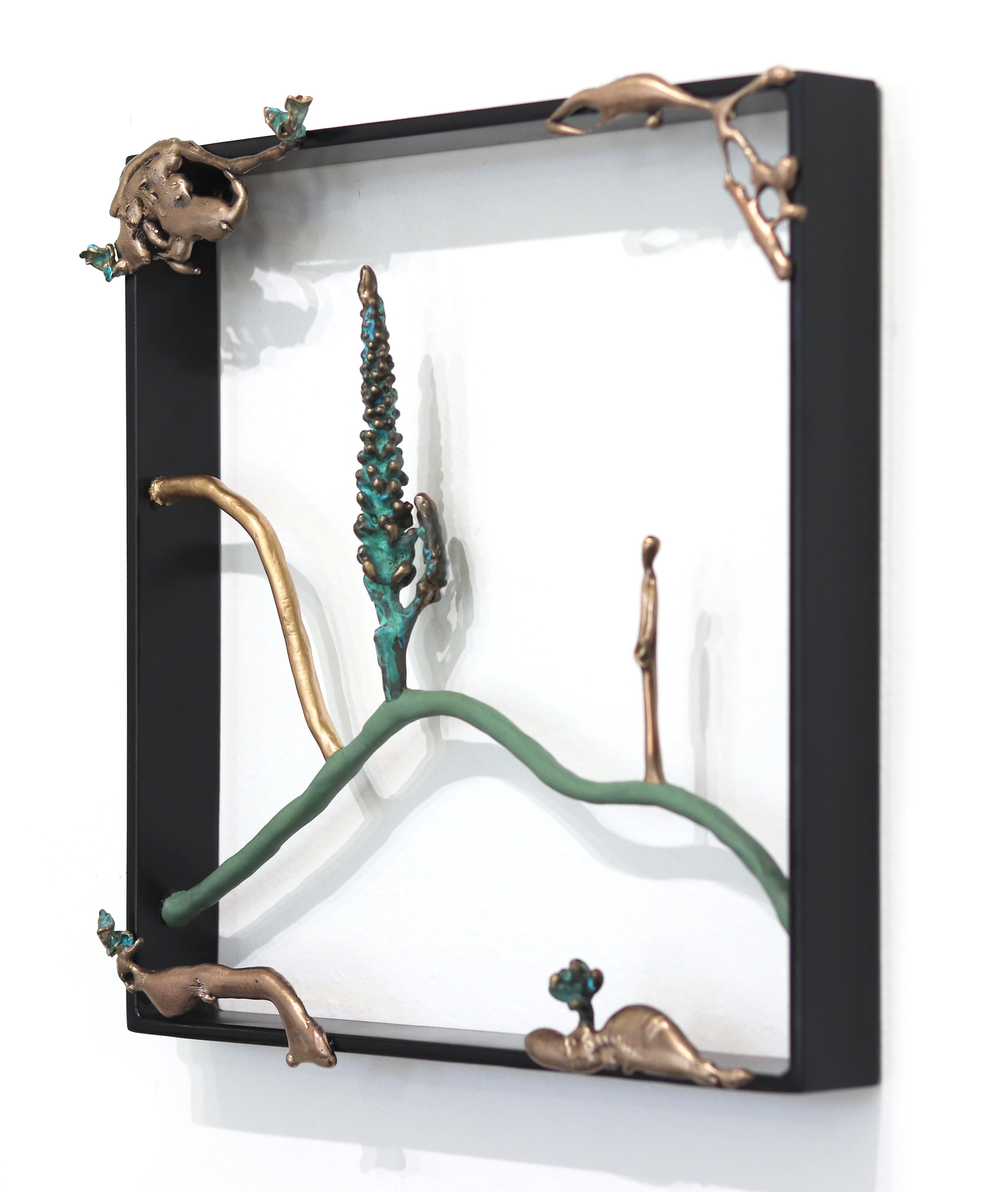 De pie con las estrellas - Escultura mural figurativa abstracta de bronce en venta 1