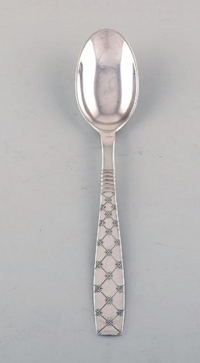 Jens H. Quistgaard (1919-2008), Denmark. Eight star dessert spoons in plated silver, 1960s-1970s.
Measures: 17.5 cm.
In very good condition.
Stamped.