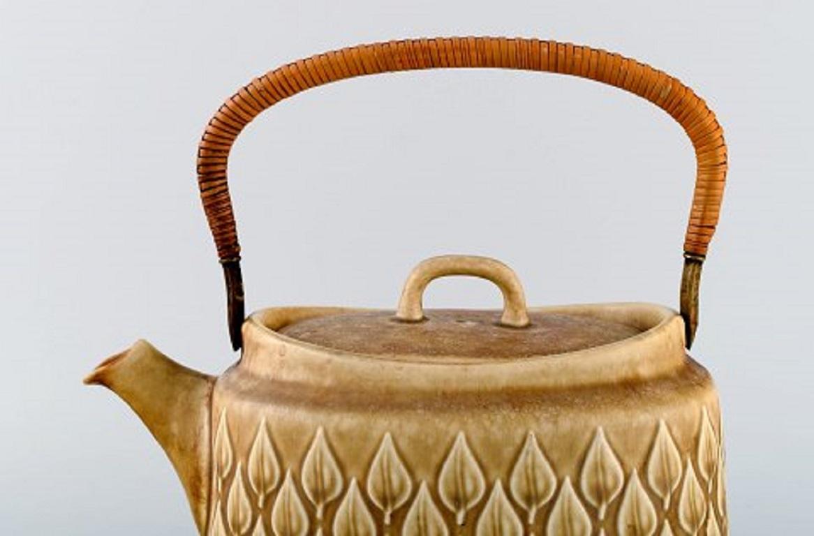Jens H. Quistgaard (1919-2008) for Bing & Grondahl. Relief teapot in glazed stoneware with wicker handle, 1960s.
Measures: 22 x 21 cm (incl. Handle).
In excellent condition.