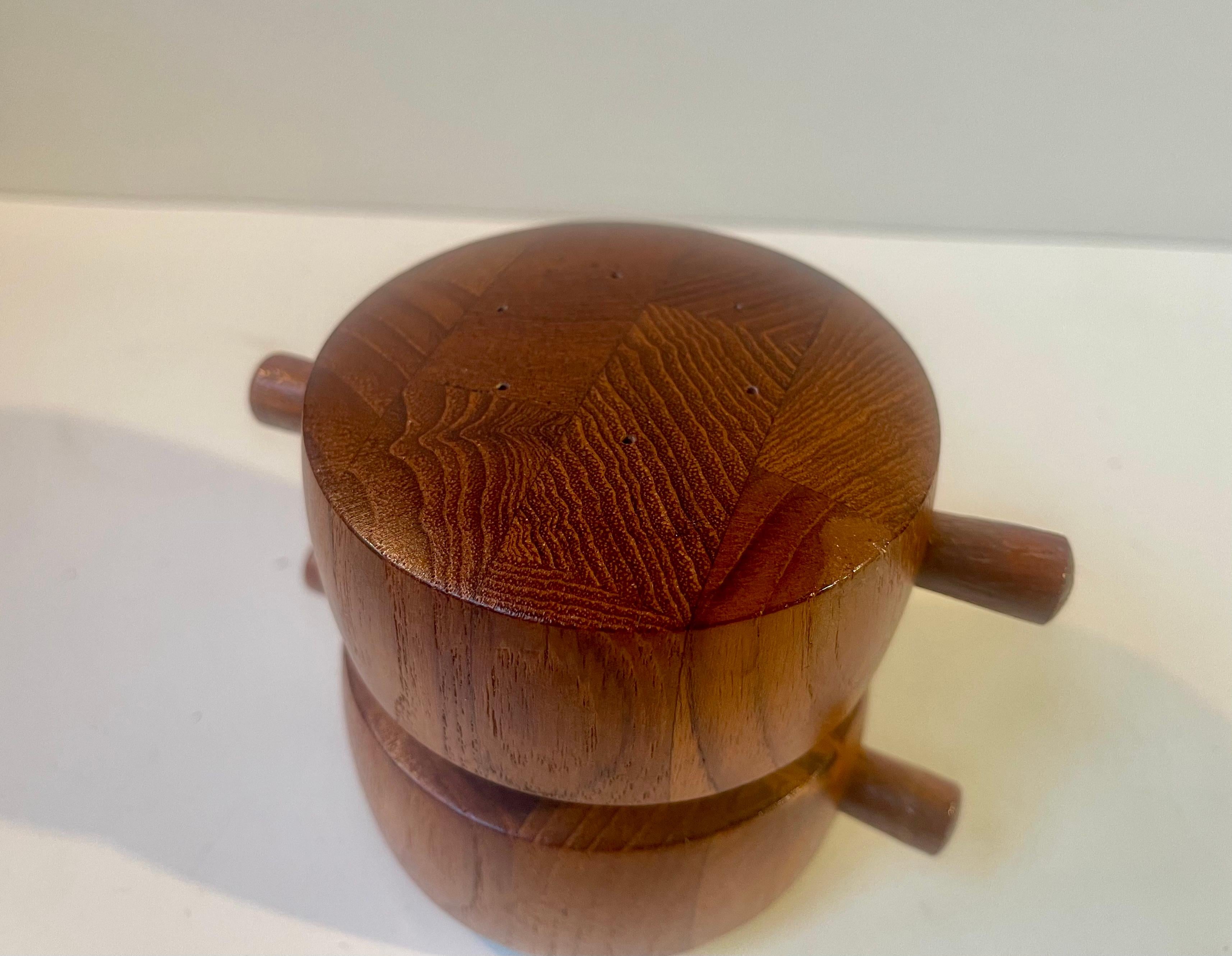 Scandinave moderne Jens H. Quistgaard Moulin et salière à poivre double en teck, années 1960 en vente