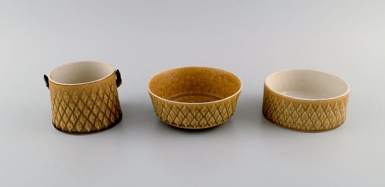 Jens H. Quistgaard (1919-2008) for Bing & Grøndahl / Nissen Kronjyden. 
Three Relief bowls in glazed stoneware. Beautiful glaze in mustard yellow shades. 1960s.
The sugar bowl measures: 10 x 7.5 cm (ex. Handle).
Largest low bowl measures: 13 x