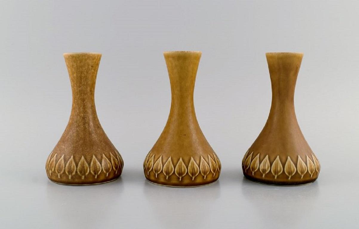 Jens H. Quistgaard (1919-2008) for Bing & Grøndahl / Nissen Kronjyden. 
Three Relief vases in glazed stoneware. Beautiful glaze in mustard yellow shades. 1960s.
Measures: 15.5 x 10 cm.
In excellent condition.
Stamped.