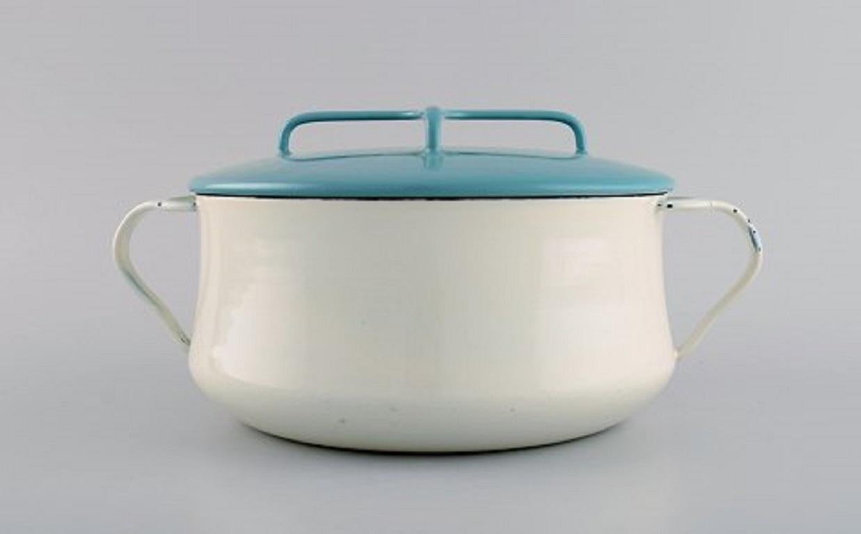 Jens H. Quistgaard: Pot with lid in turquoise and cream-coloured enamel. 
Danish design, 1960s.
Measures: 26 x 13 cm.
In excellent condition.