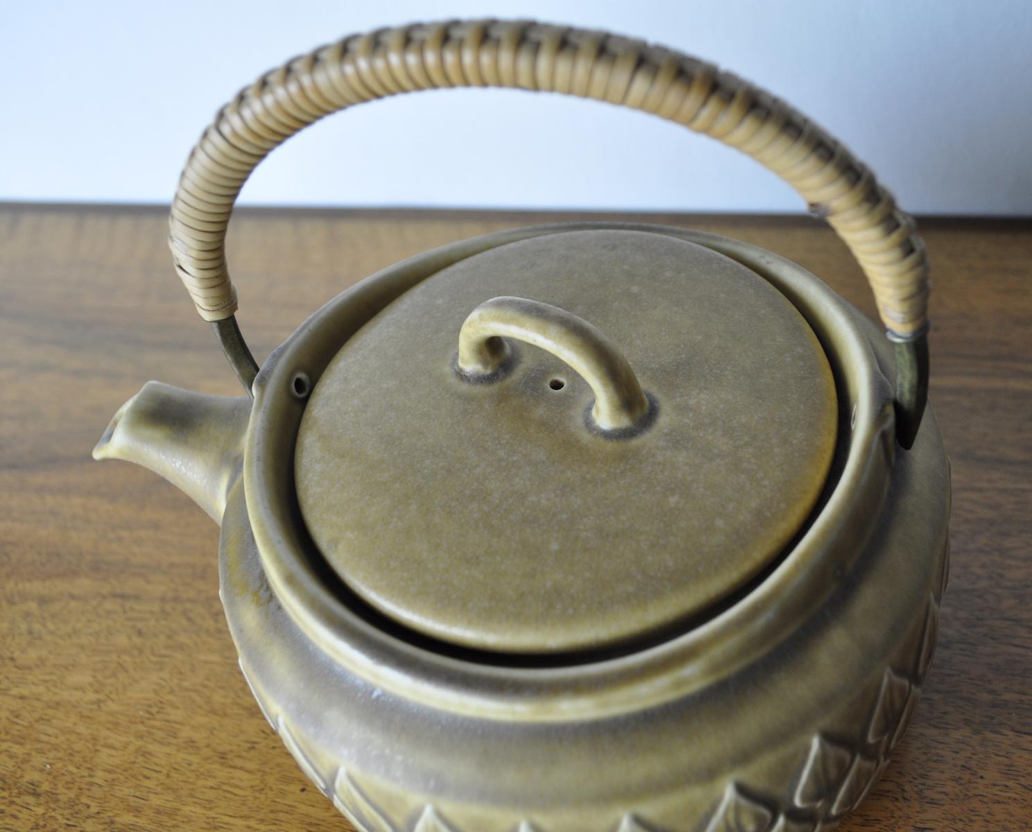Jens H. Quistgaard Tea Pot, Relief by Kronjyden In Excellent Condition In Vordingborg, DK