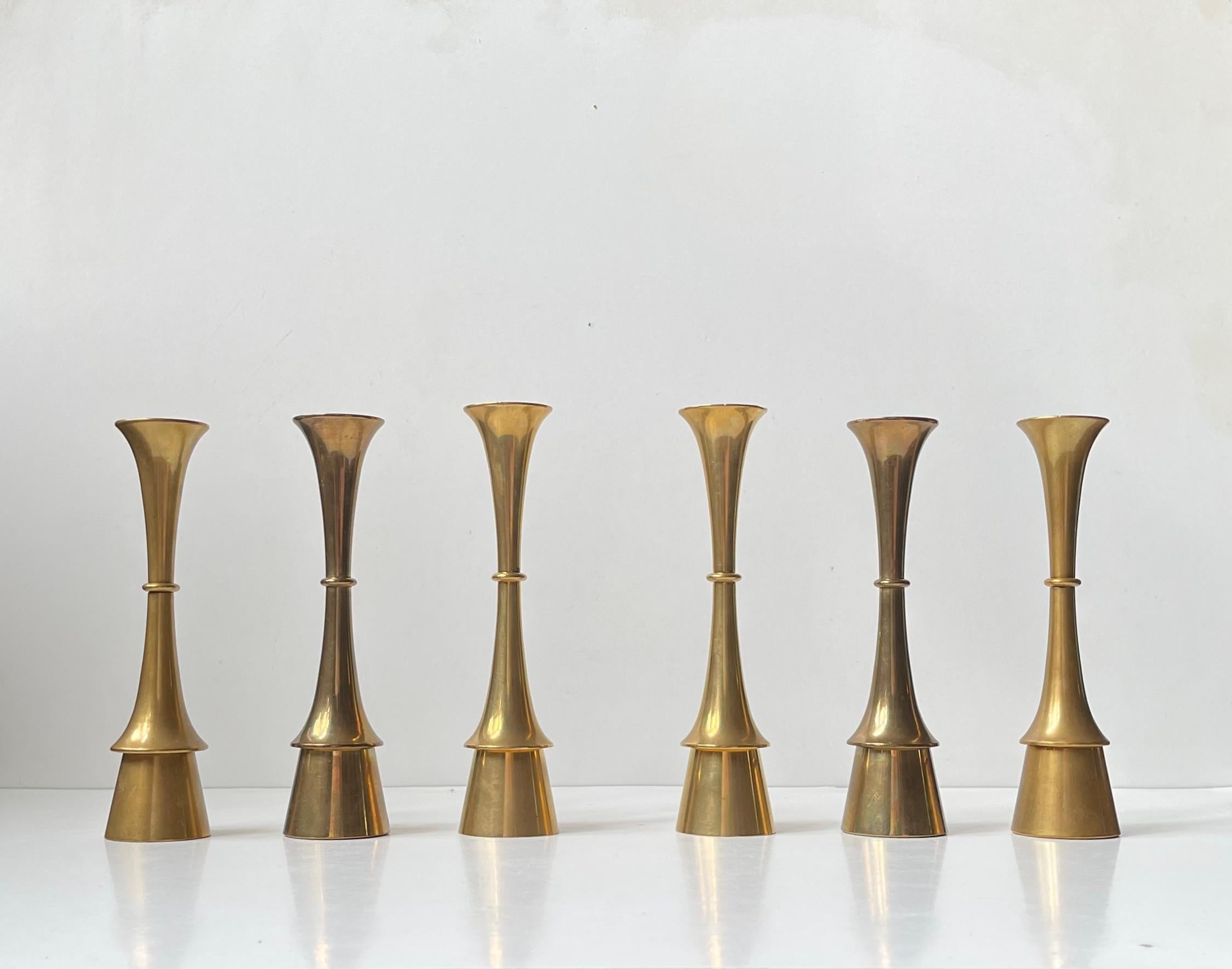 Mid-Century moderno Jens Harald Quistgaard Portacandele in ottone del Medioevo, anni '60, Set di 6 in vendita