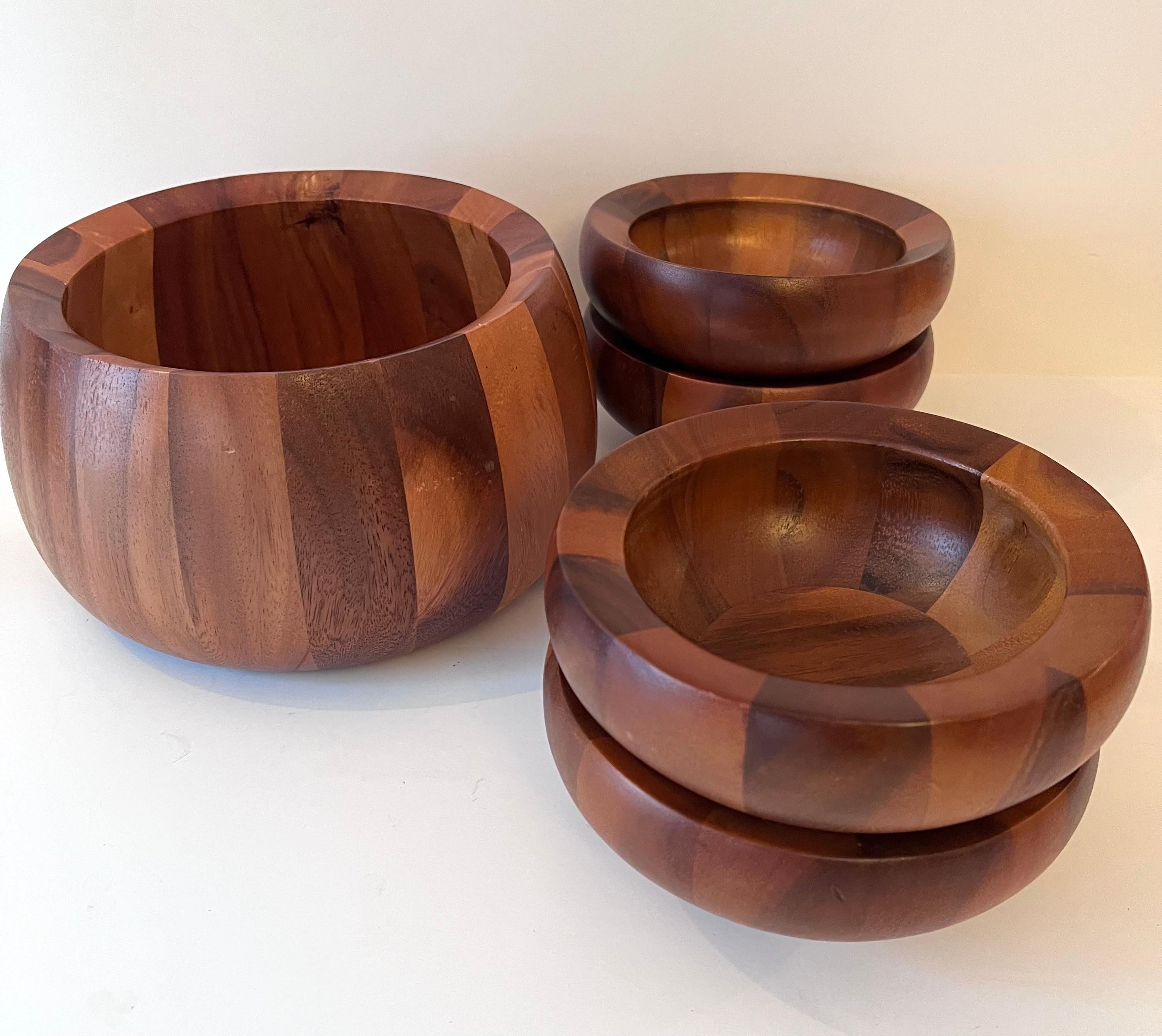 A lovely Danish Teak Salad Bowl with 4 serving bowls. A very clean and popular design - all functional and stylish in Danish Design by Jens Quistgaard

Four bowls measure 7