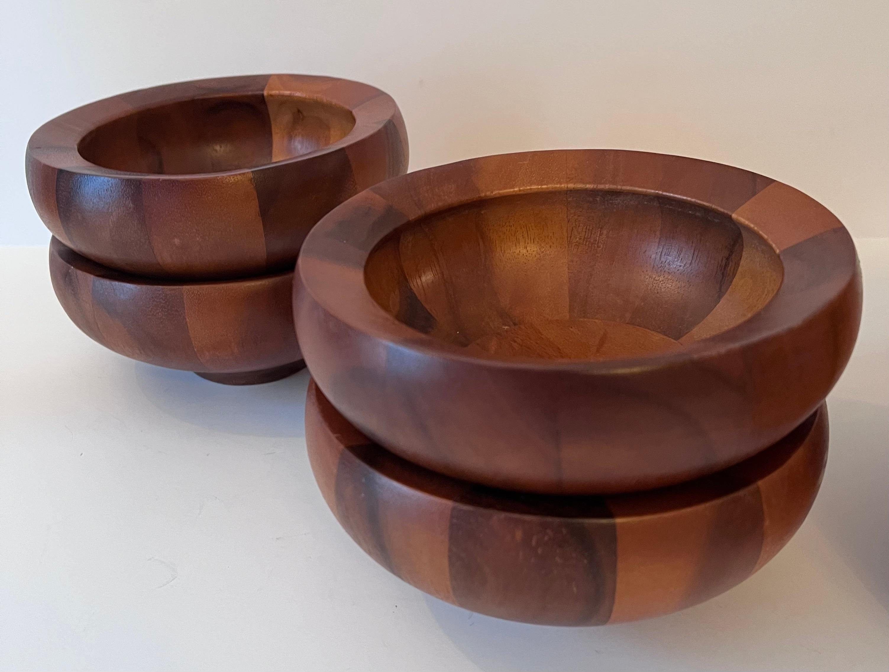 Jens Harald Quistgaard Dansk Teak Salad Bowl and 4 Serving Bowls 1960's In Good Condition For Sale In Los Angeles, CA