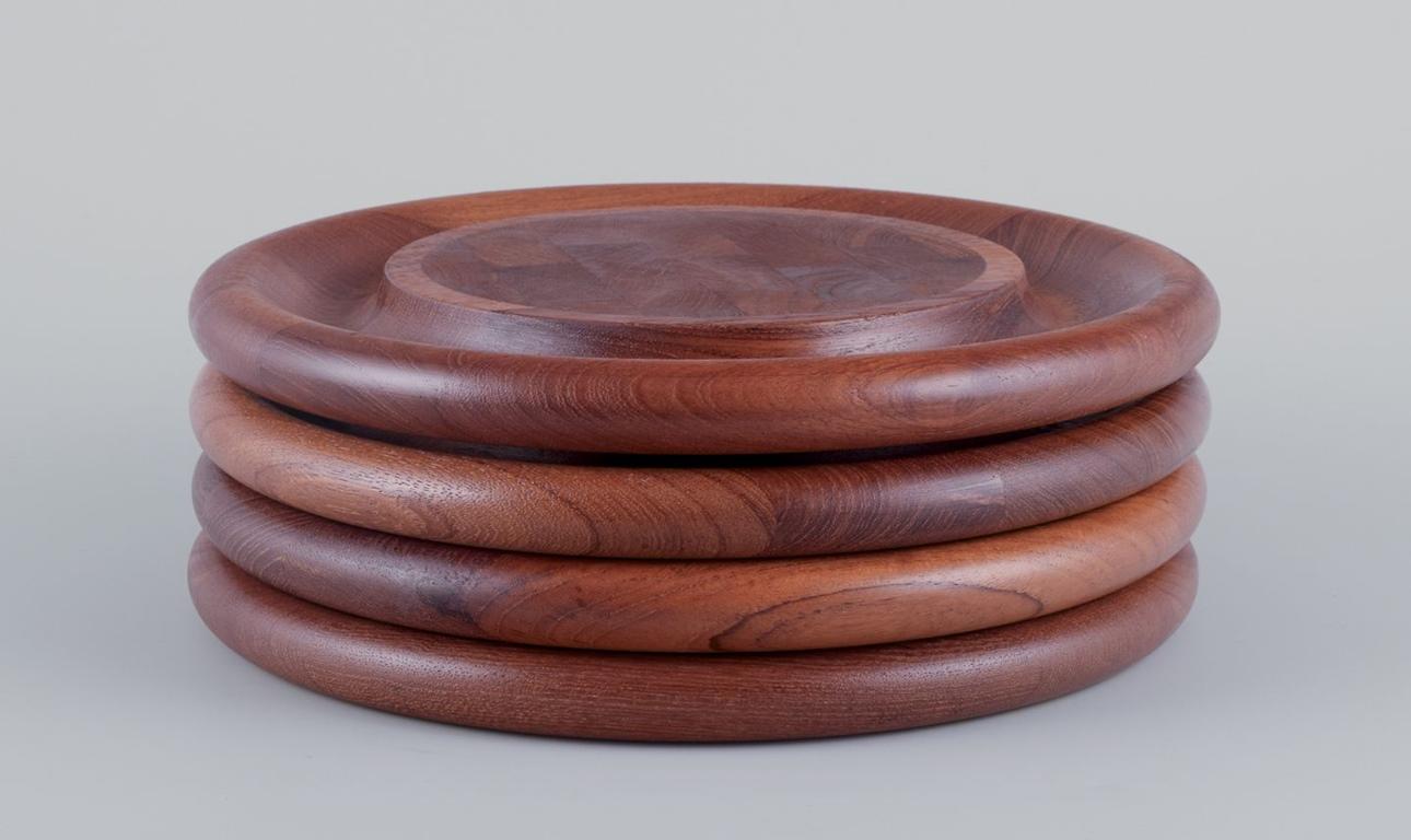 Gebrauchte Waren sind für US-Kunden von den Einfuhrzöllen befreit. 
Daher fallen für Ihren Kauf keine Einfuhrzölle an.

Jens Harald Quistgaard für Dansk Designs.
Vier runde Schneidebretter/Servierplatten aus Edelholz.
CIRCA 1960er/70er