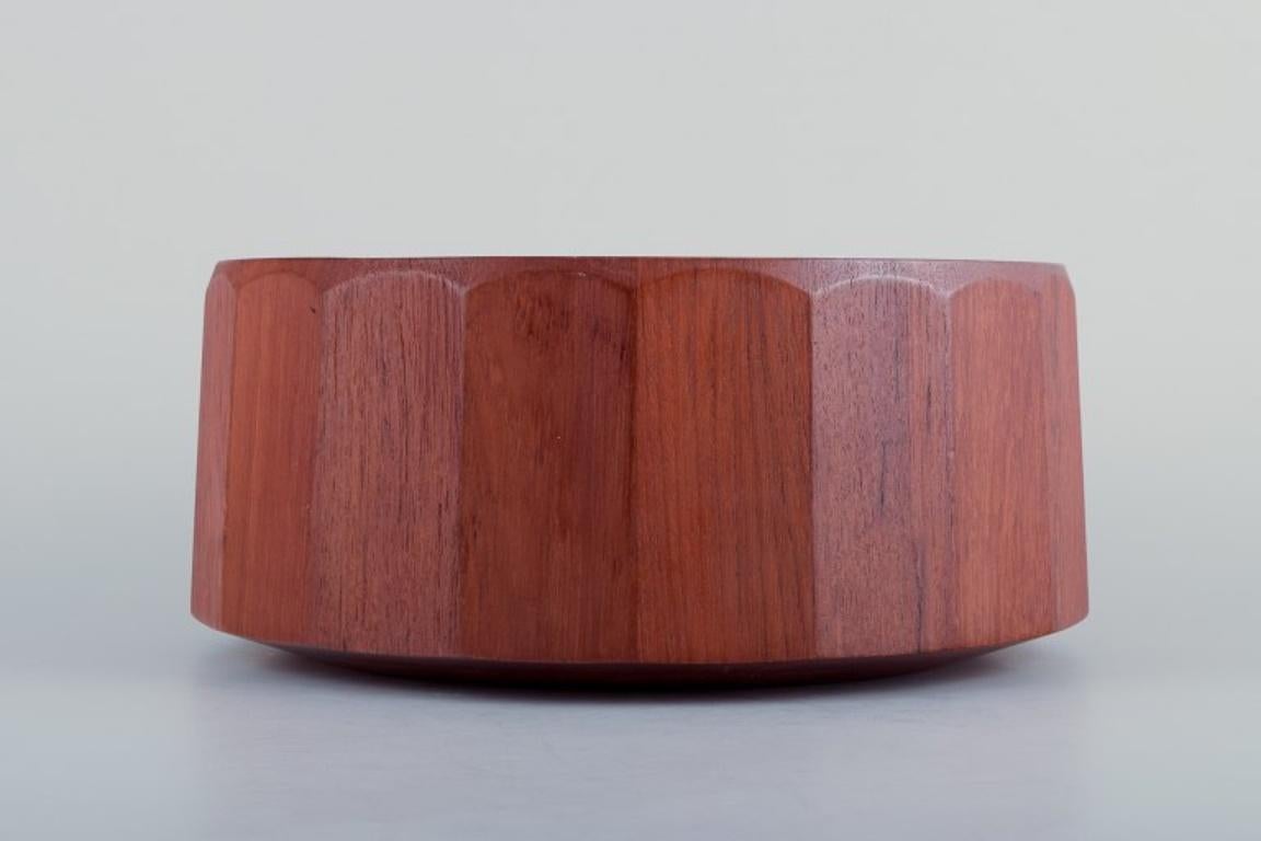 Scandinave moderne Jens Harald Quistgaard pour Dansk Designs. Grand bol en bois dur. en vente