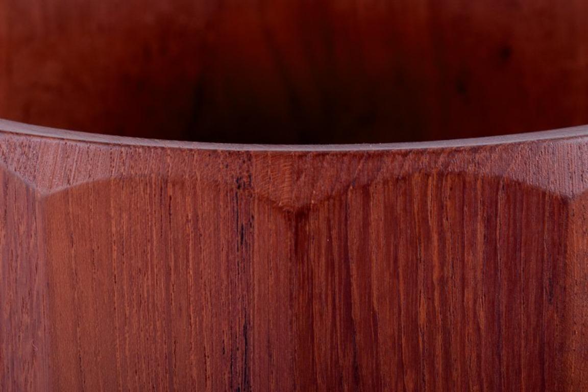 Danois Jens Harald Quistgaard pour Dansk Designs. Grand bol en bois dur. en vente