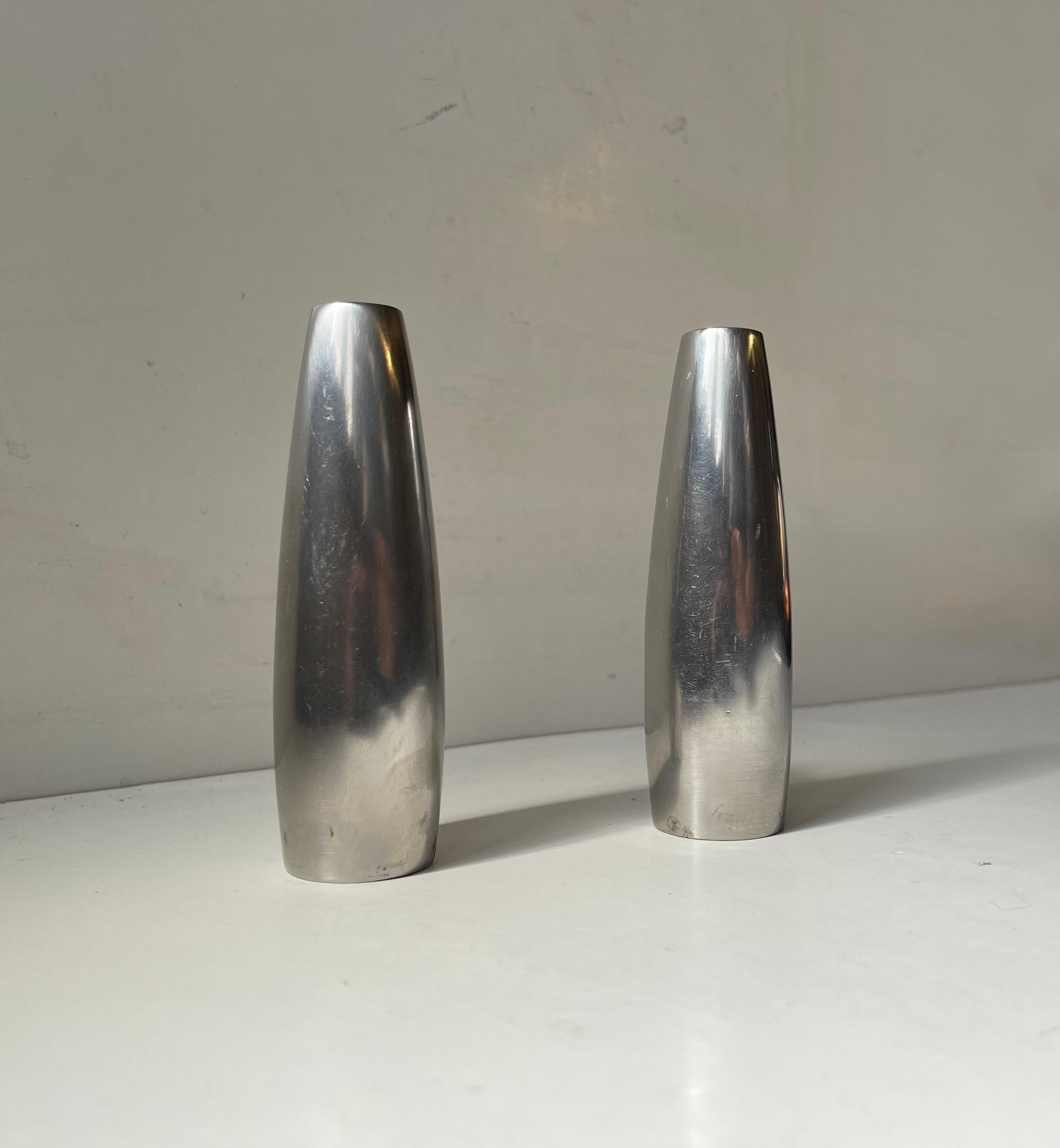 Mid-Century moderno Jens Harald Quistgaard Shakers minimalisti in acciaio inossidabile per sale e pepe in vendita