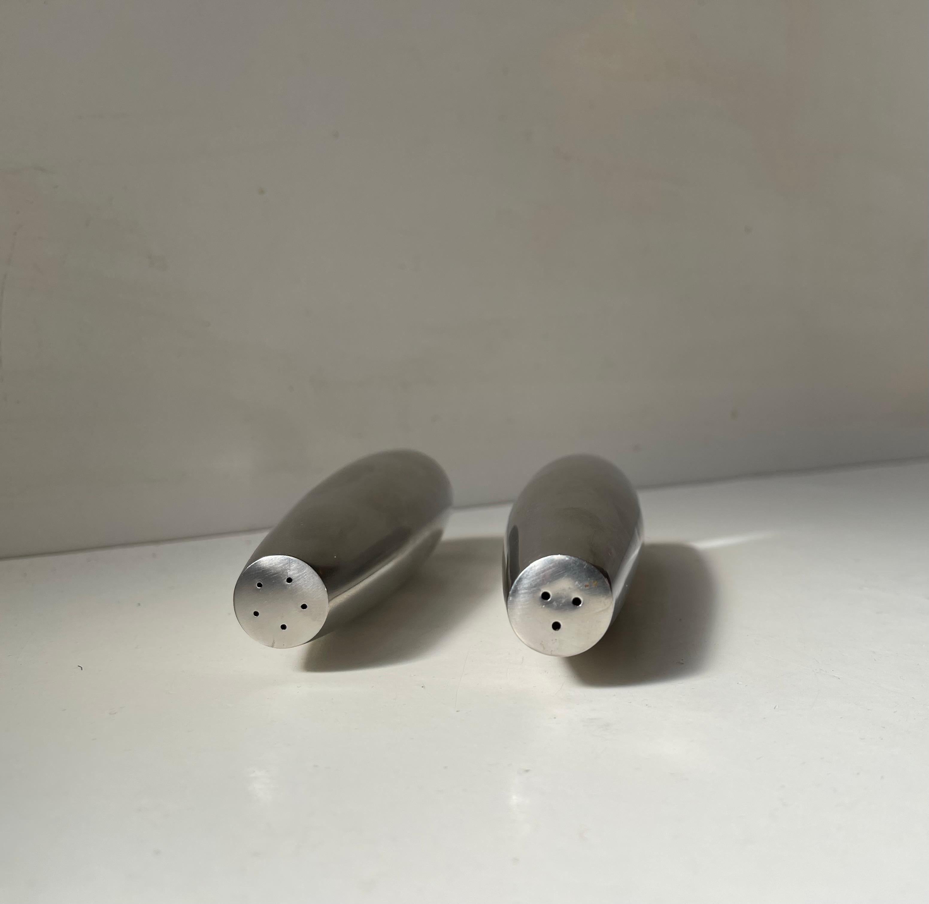 Danese Jens Harald Quistgaard Shakers minimalisti in acciaio inossidabile per sale e pepe in vendita