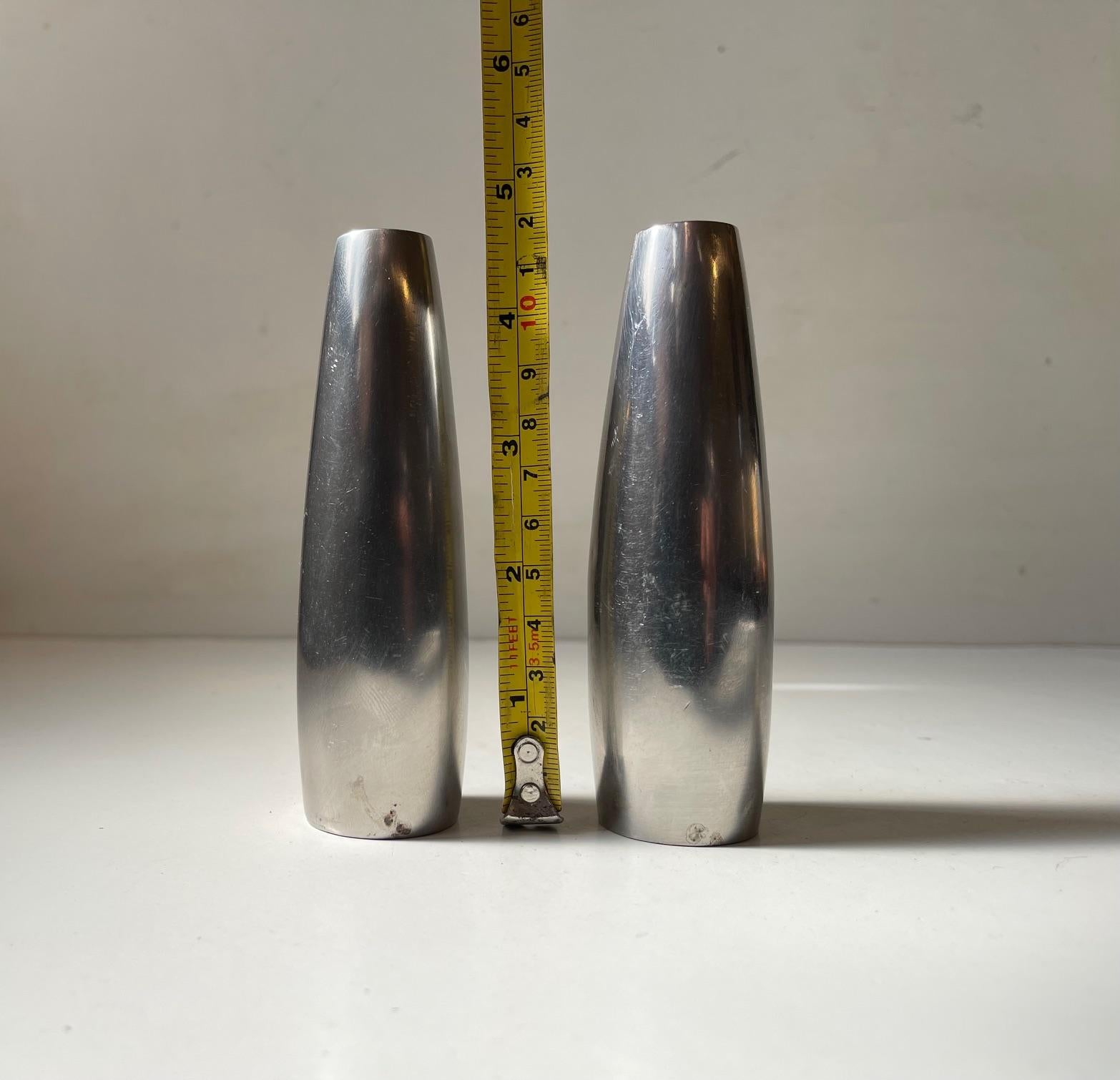 Metà XX secolo Jens Harald Quistgaard Shakers minimalisti in acciaio inossidabile per sale e pepe in vendita
