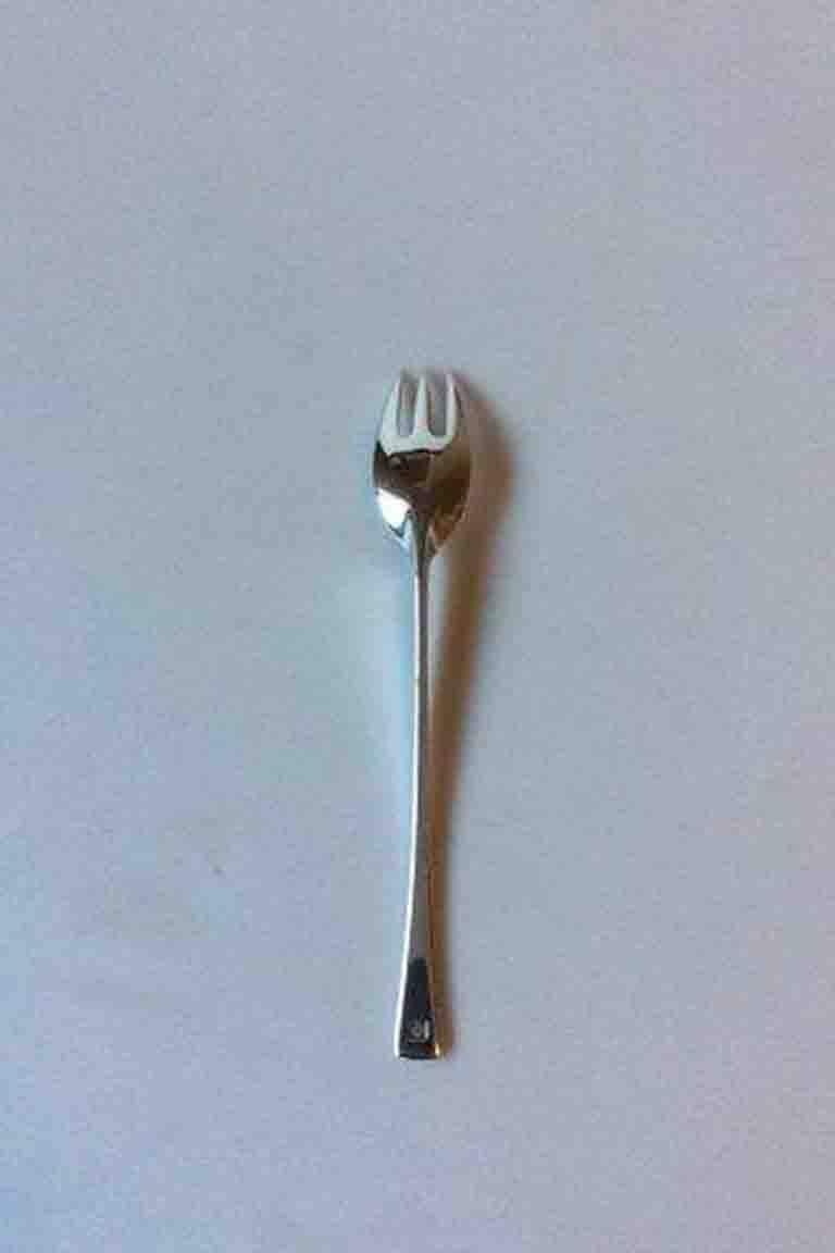 Jens Harald Quistgaard Tjorn sterling silver dinner fork. 

Measures 19.3 cm / 7 19/32