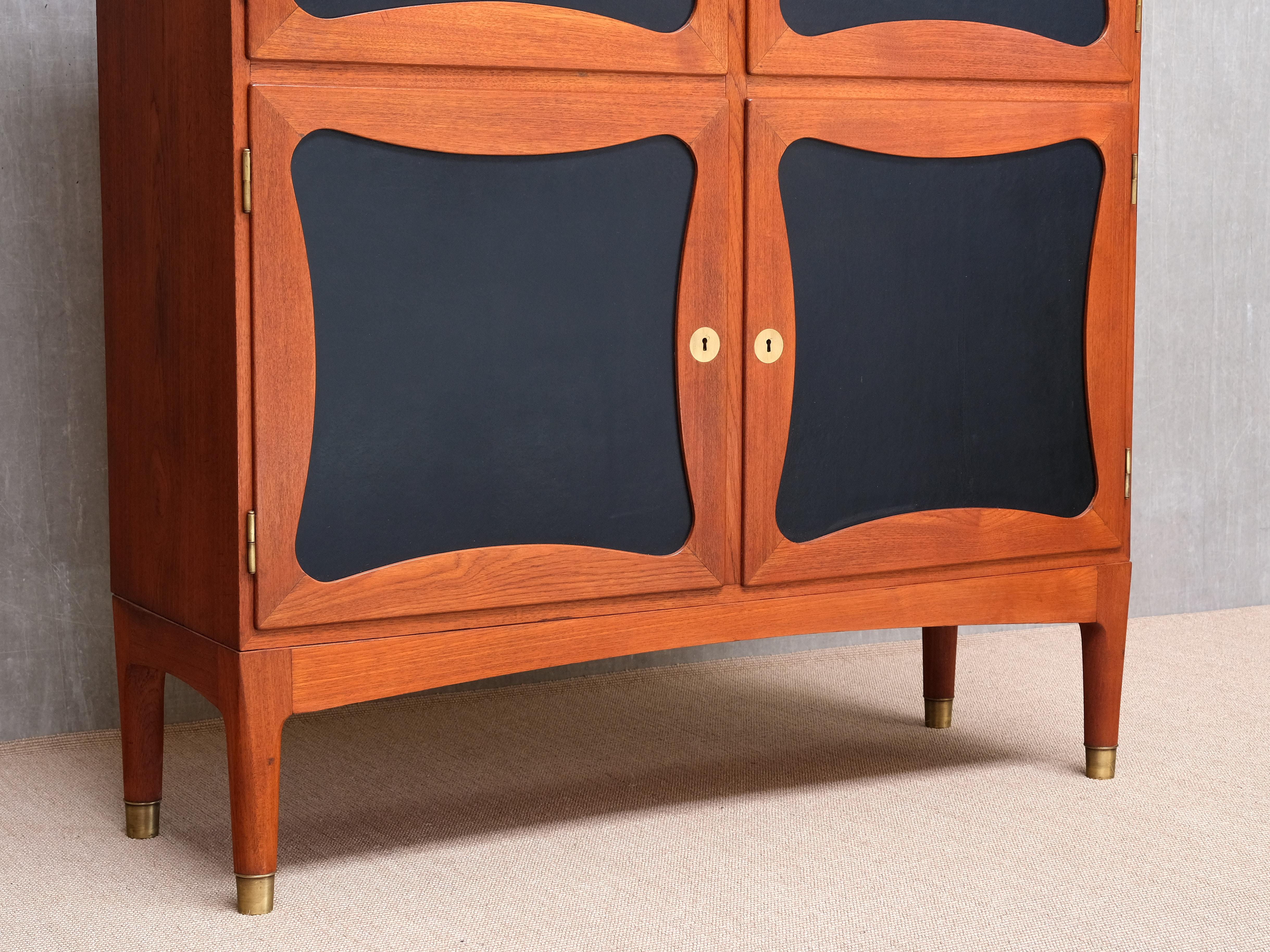 Jens Ingvard Jensen 'Trèfle' Cabinet in Teak, Leather and Brass, Denmark, 1940s For Sale 6