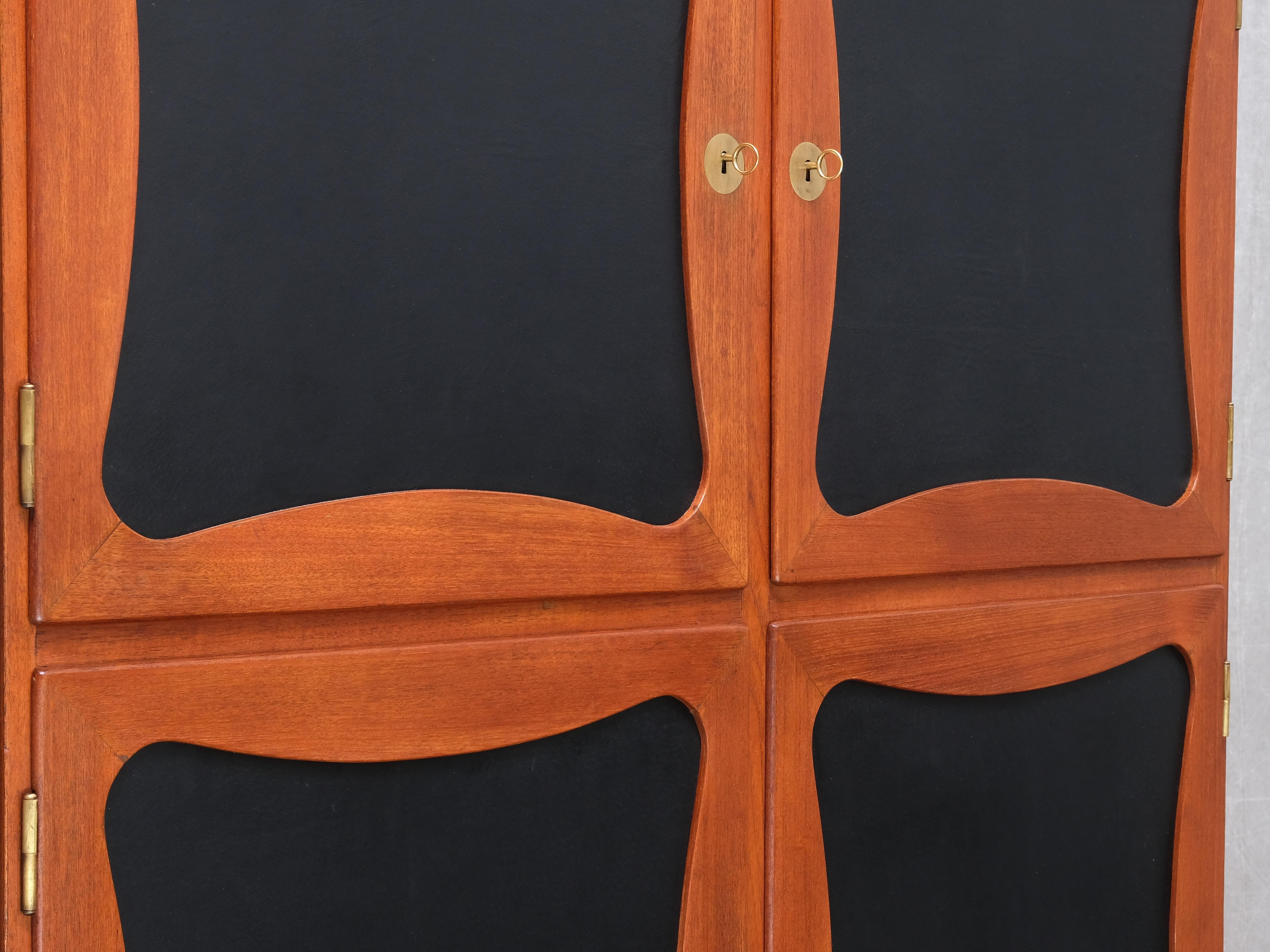 Jens Ingvard Jensen 'Trèfle' Cabinet in Teak, Leather and Brass, Denmark, 1940s In Good Condition For Sale In The Hague, NL