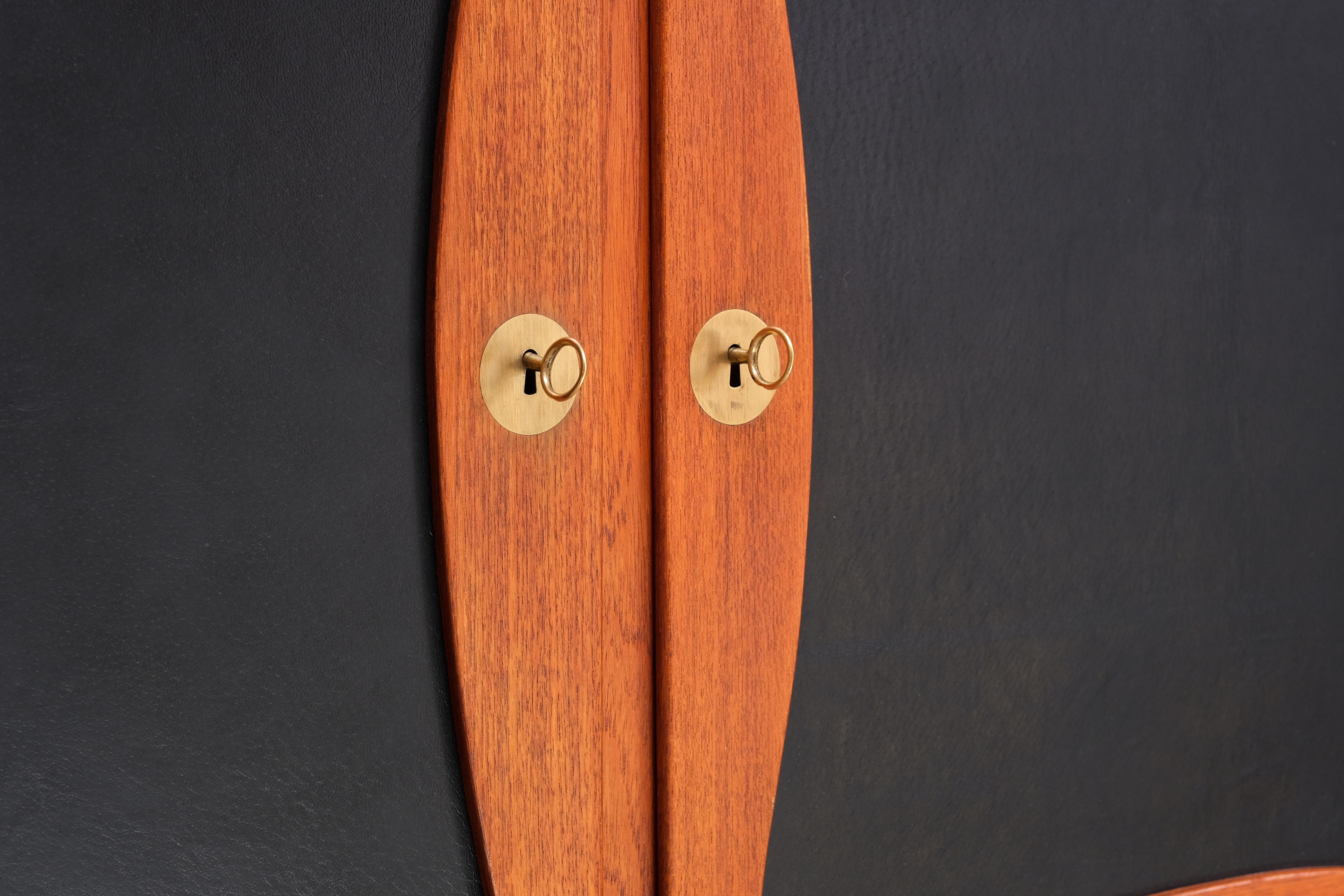 Mid-20th Century Jens Ingvard Jensen 'Trèfle' Cabinet in Teak, Leather and Brass, Denmark, 1940s For Sale