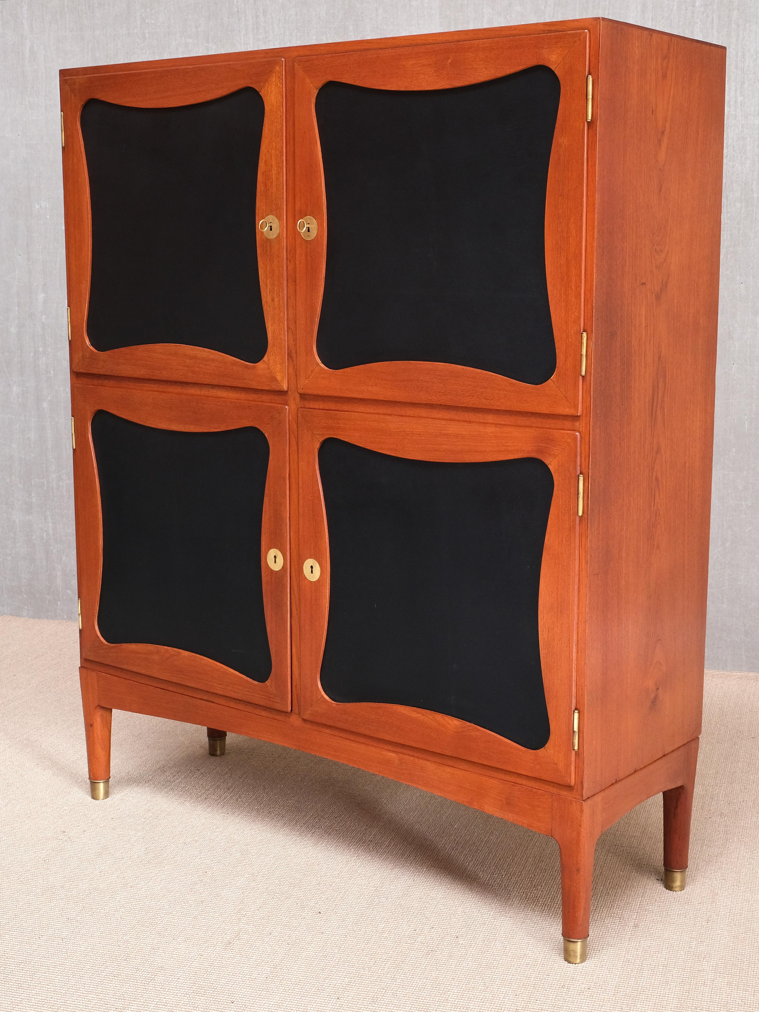 Jens Ingvard Jensen 'Trèfle' Cabinet in Teak, Leather and Brass, Denmark, 1940s For Sale 1