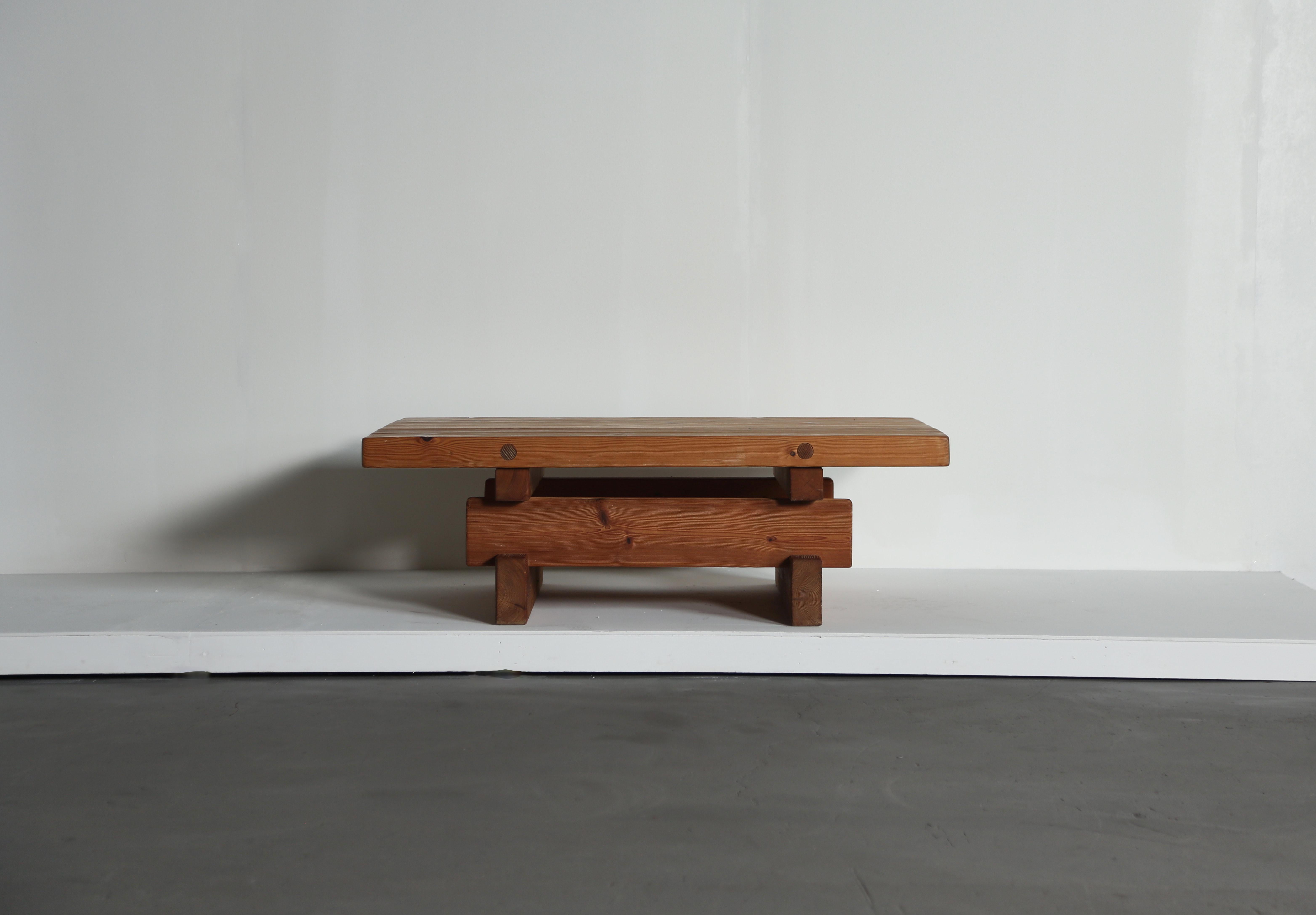 Jens Lyngsøe Pine Coffee Table, Havdrup Trævarefabrik for Anton Dam, Denmark In Good Condition For Sale In LEWES, GB