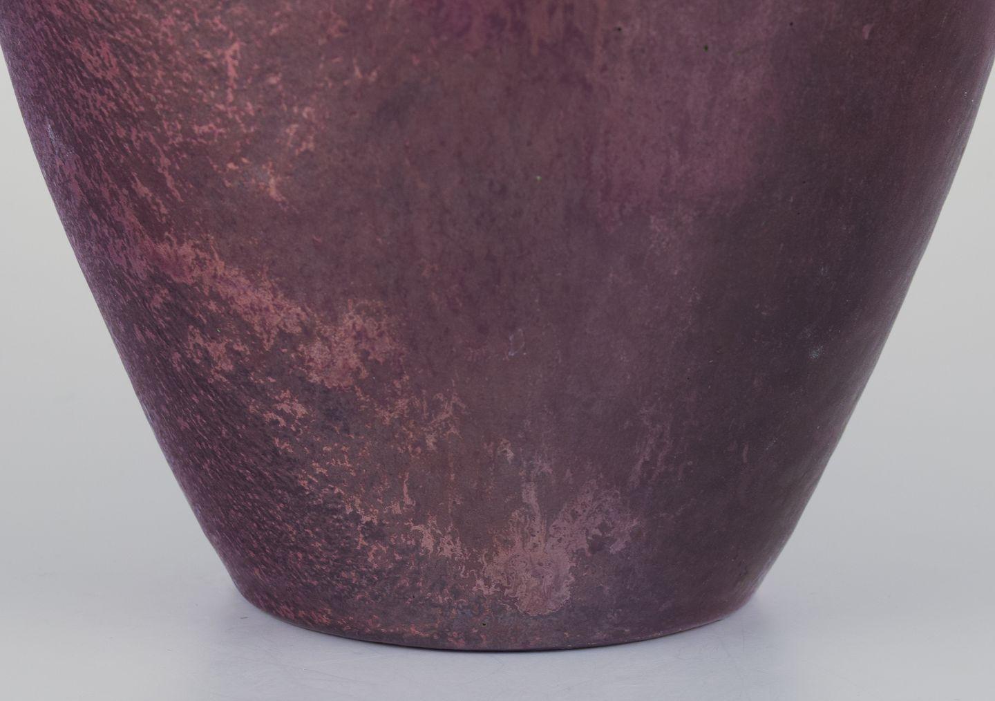 Jens Petersen, Danish ceramicist. Vase in matte and shiny glaze, ca. 1920 In Excellent Condition For Sale In Copenhagen, DK